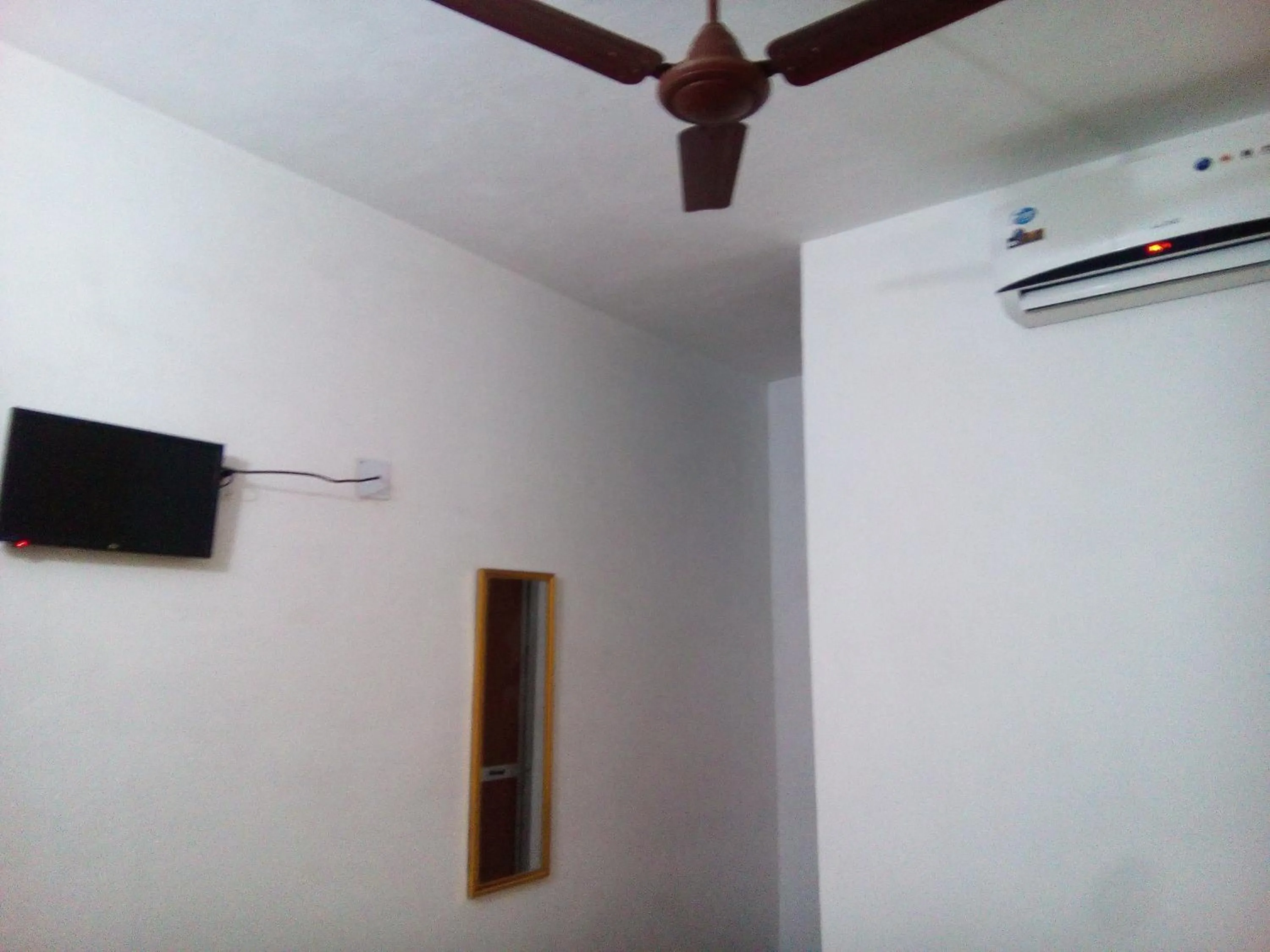 TV and multimedia in Adilson Guest House