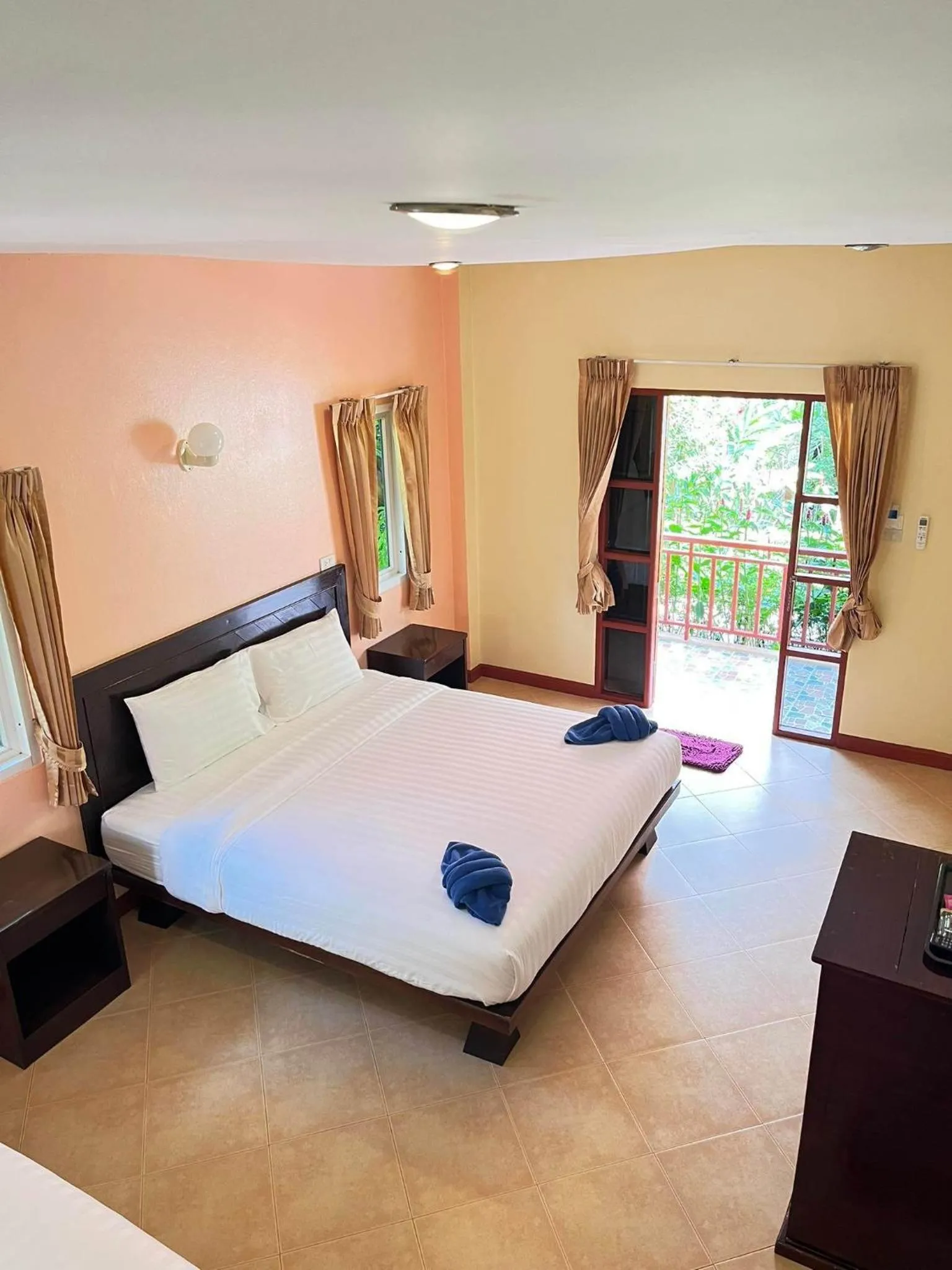 Bed in Boonya Resort Koh Chang