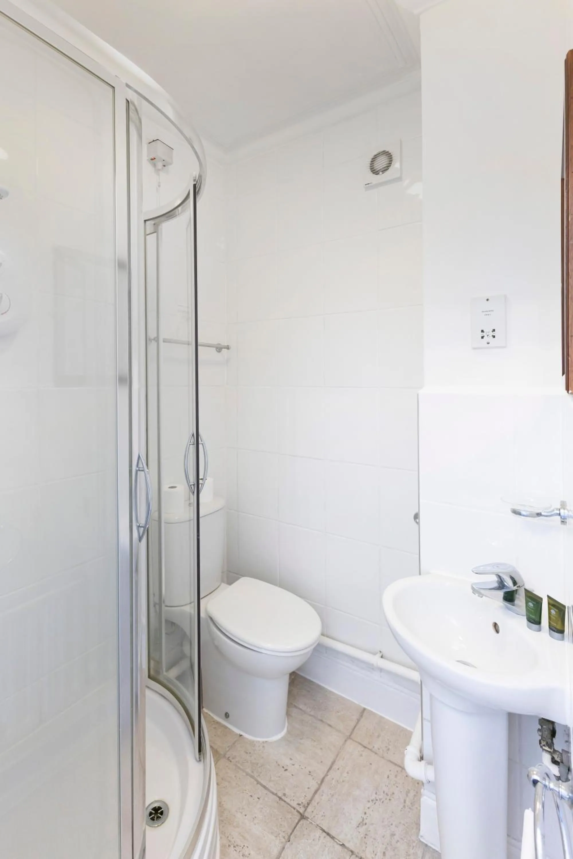 Bathroom in OYO Blenheim House