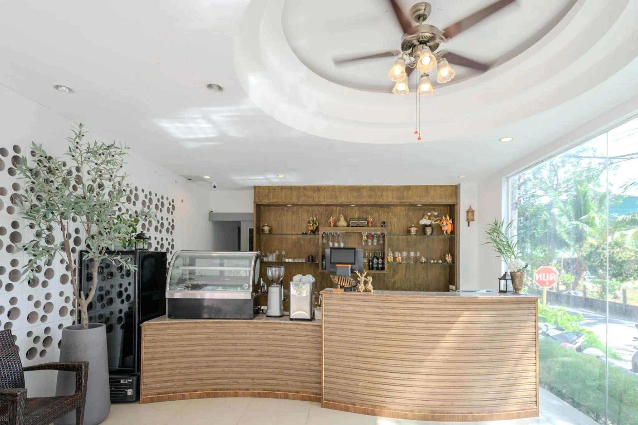 Lounge or bar in Golden Manora Hotel Bangtao Beach Phuket