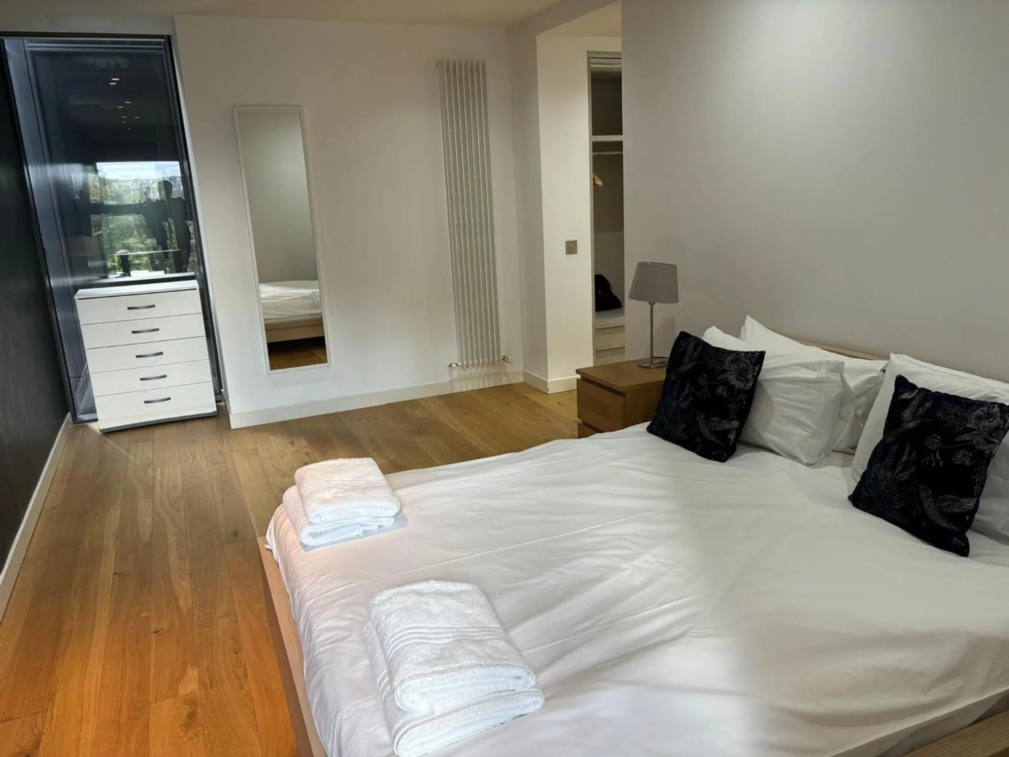 Stunning park view Quartermile apartment close proximity to Castle University