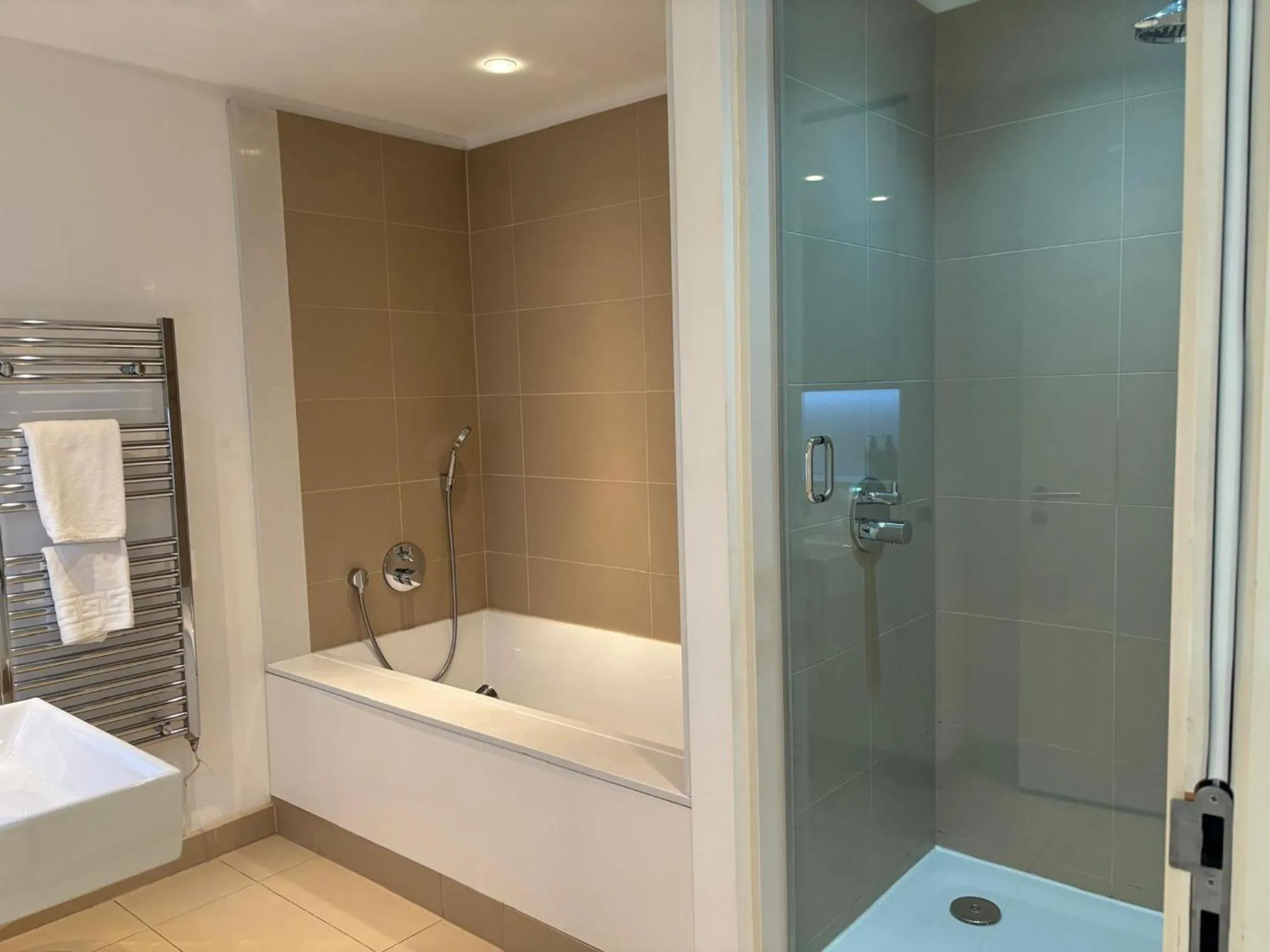 Stunning park view Quartermile apartment close proximity to Castle University
