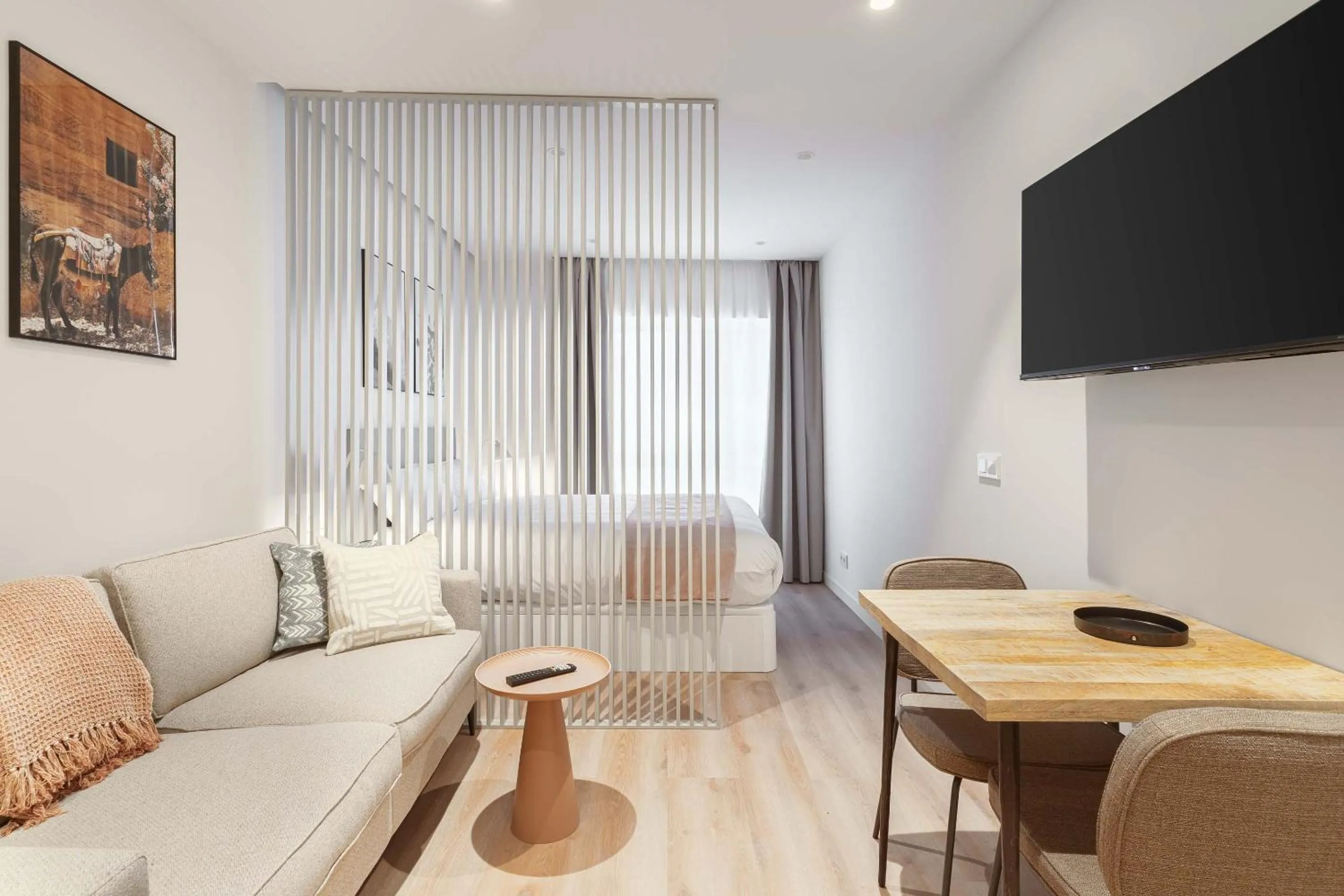 TV and multimedia in Limehome Madrid Calle de Juan Hurtado de Mendoza