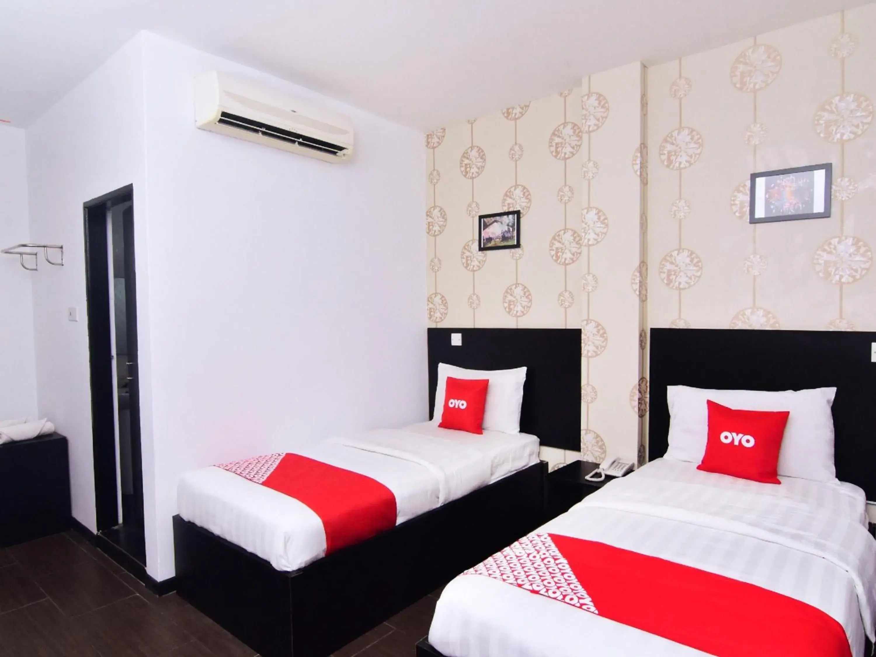 Photo of the whole room, Bed in Hotel O Astana Hotel Photo of the whole room, Bed in Hotel O Astana Hotel