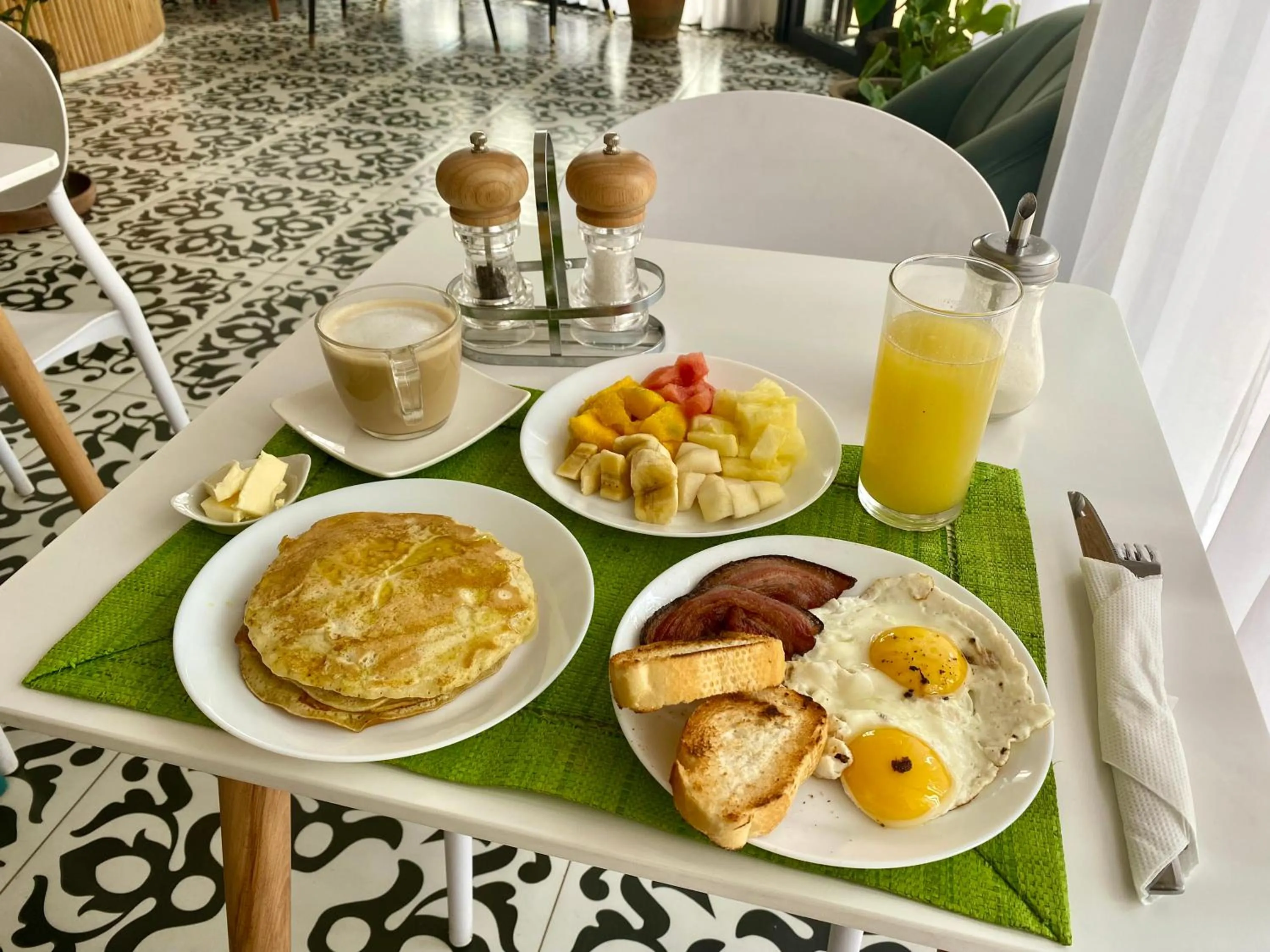 Breakfast in Hôtel ESCALE - Aéroport Ivato