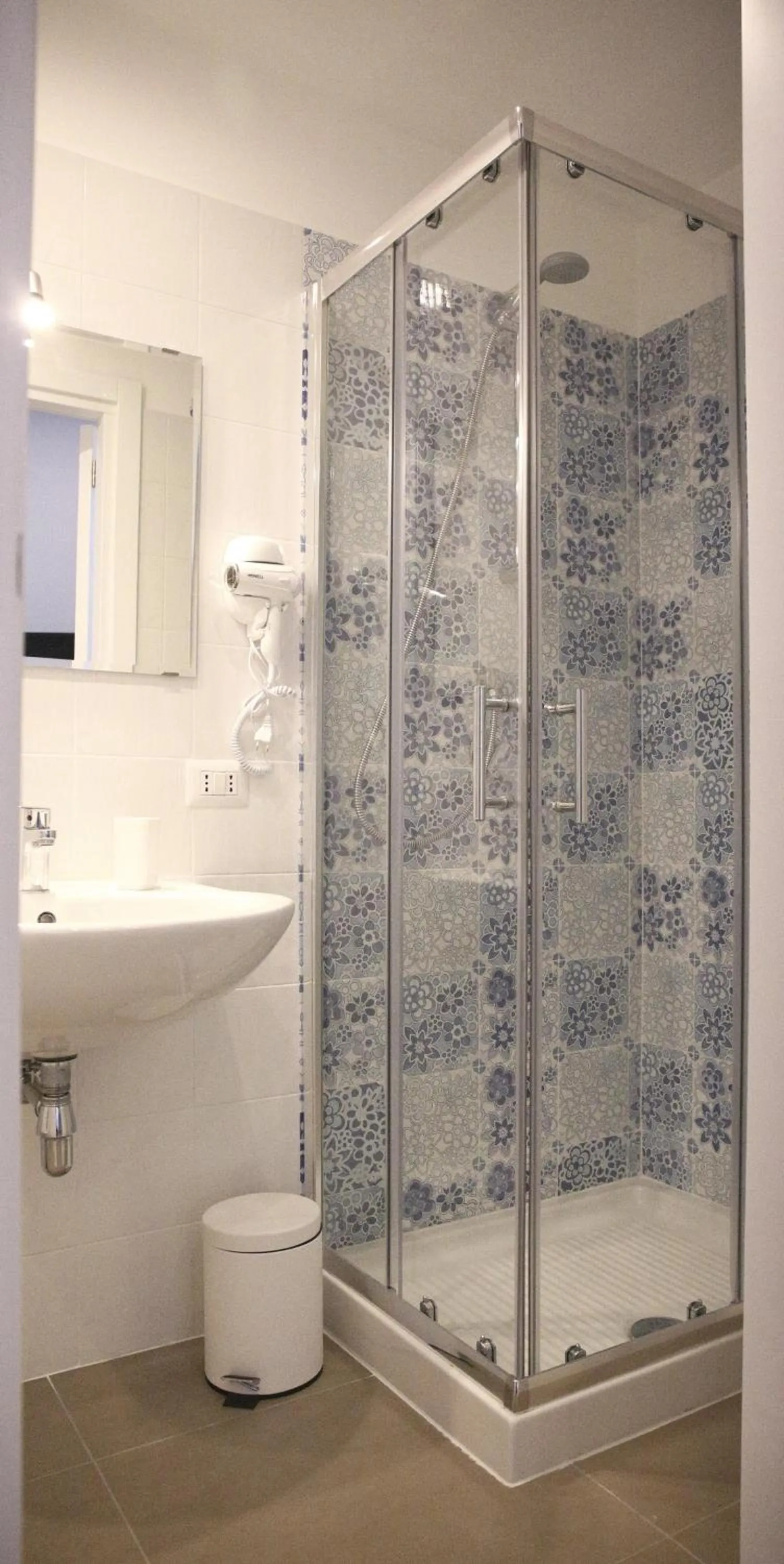 Shower in La Baia Di Partenope