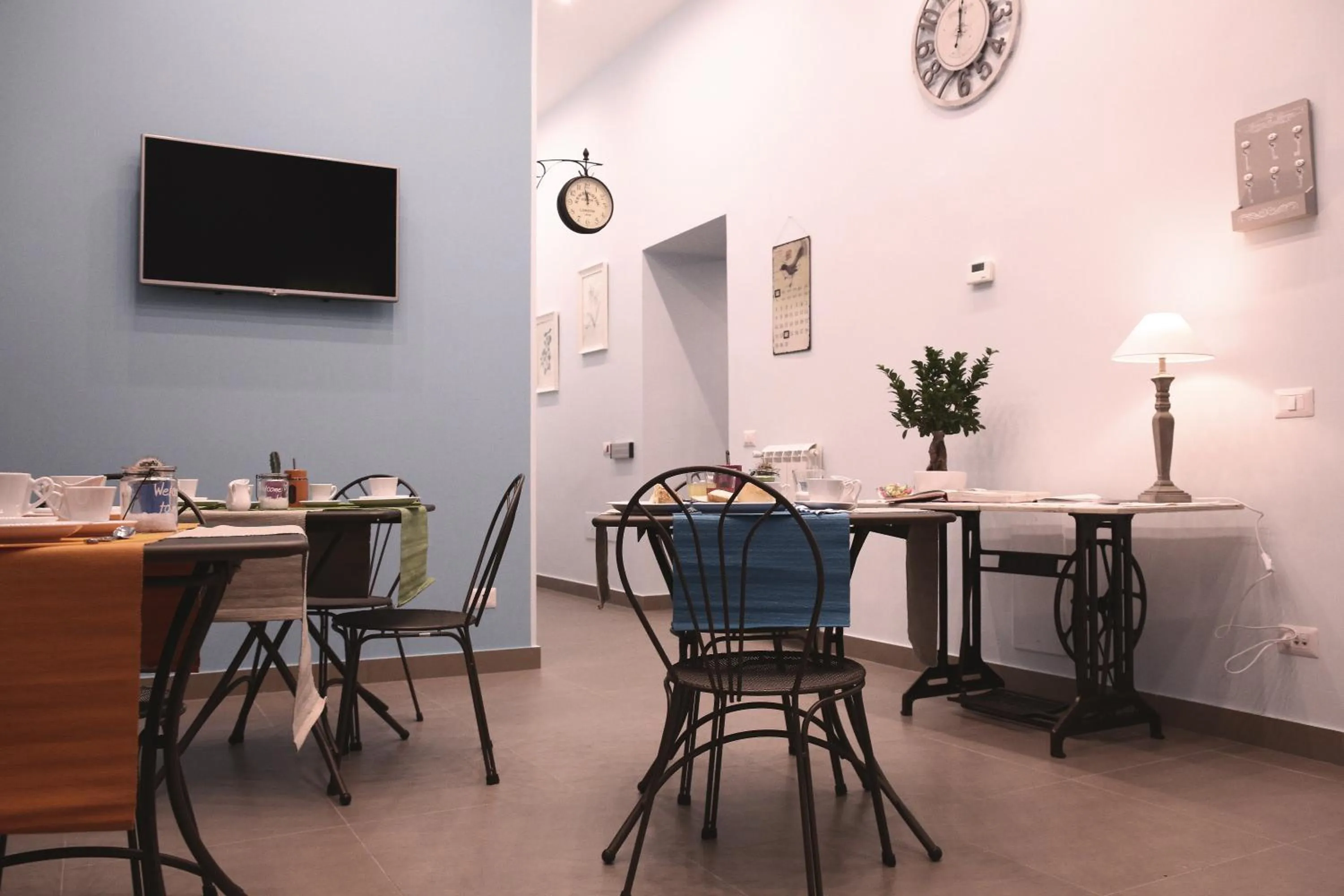 Communal lounge/ TV room in La Baia Di Partenope