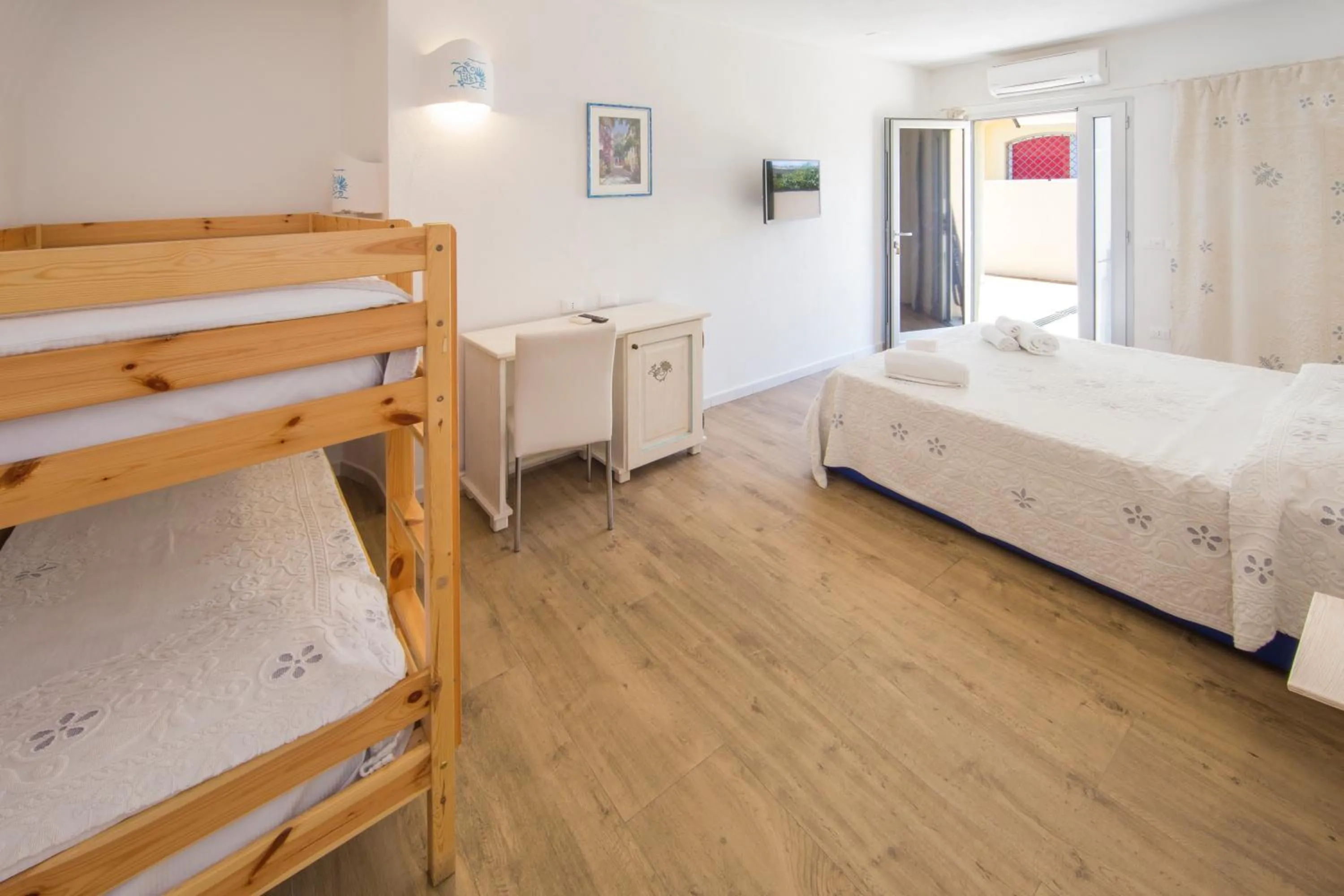 Photo of the whole room, Bed in Olbia City Hotel & Spa