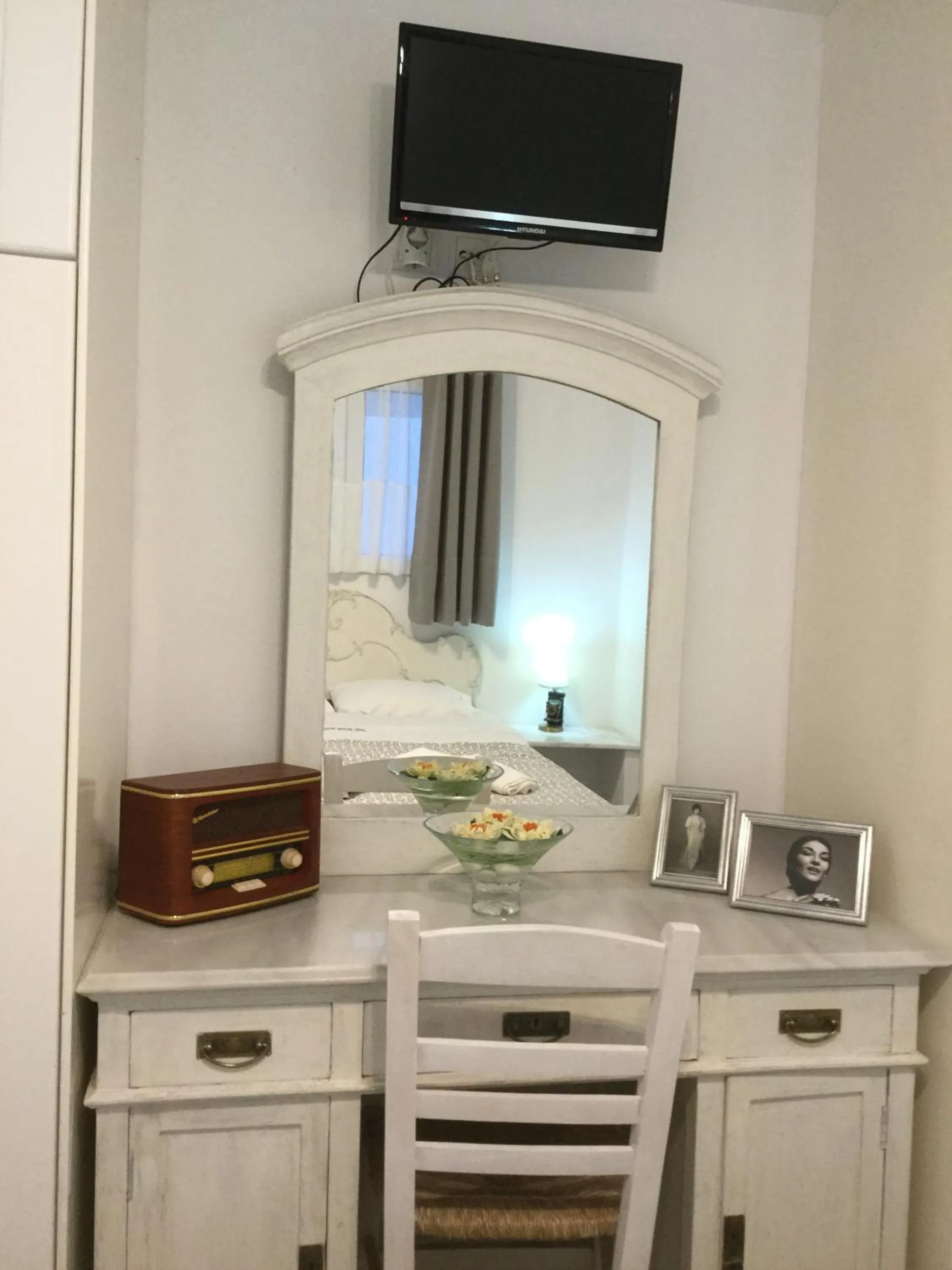 Photo of the whole room, Bed in Mykonos Secret Spot
