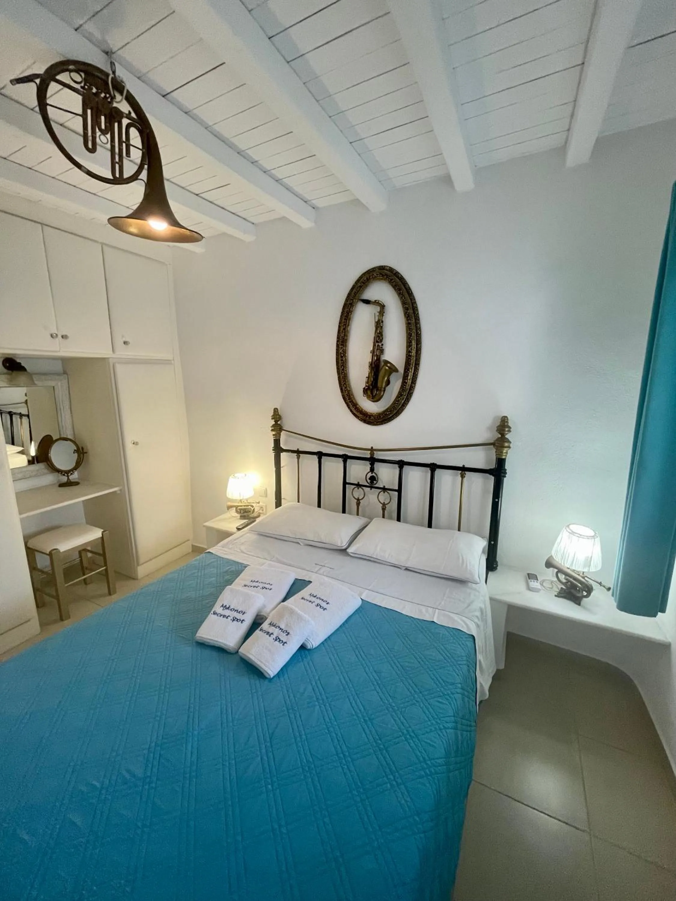 Bedroom, Bed in Mykonos Secret Spot
