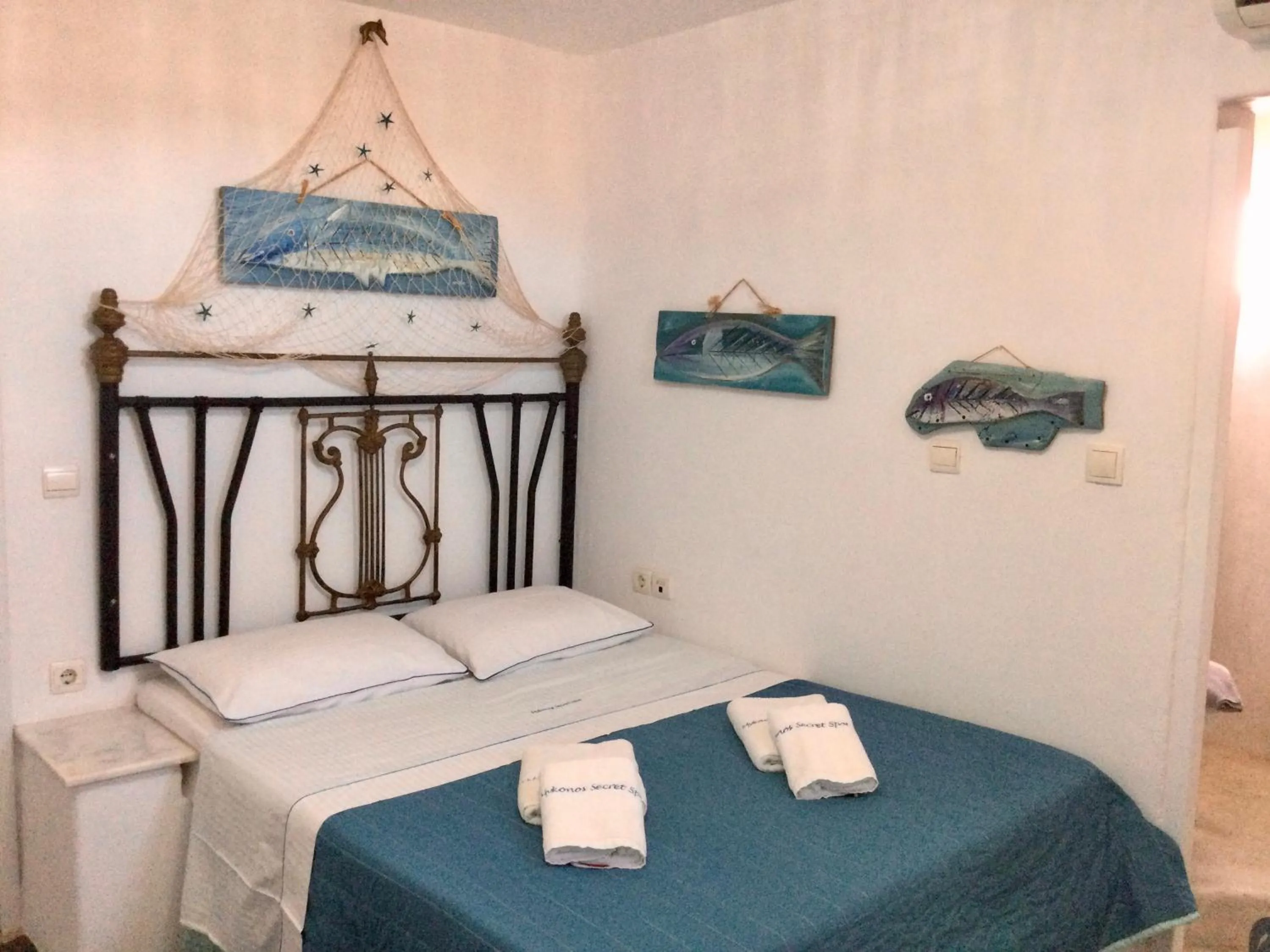 Bedroom, Bed in Mykonos Secret Spot