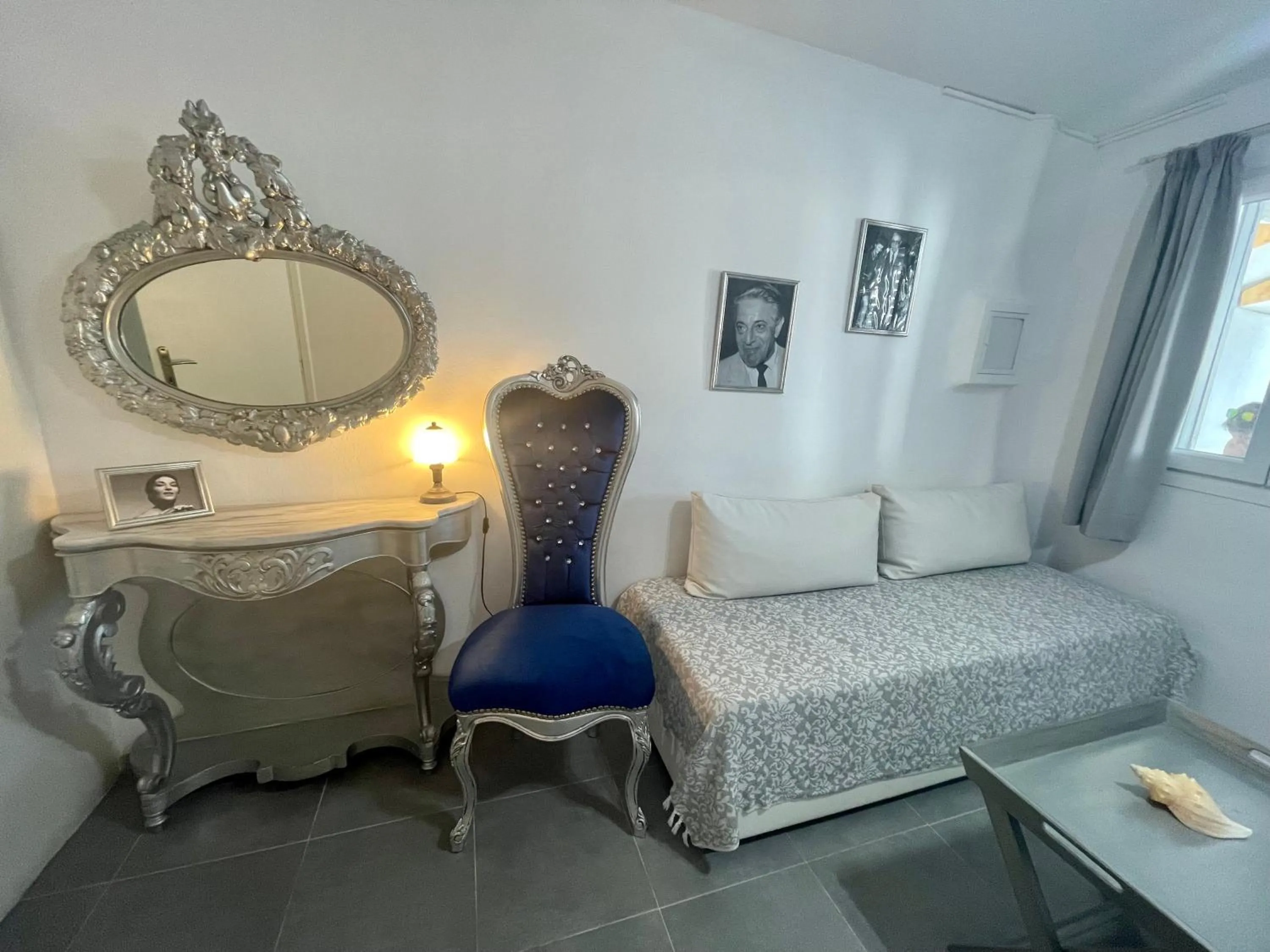 Decorative detail, Bed in Mykonos Secret Spot