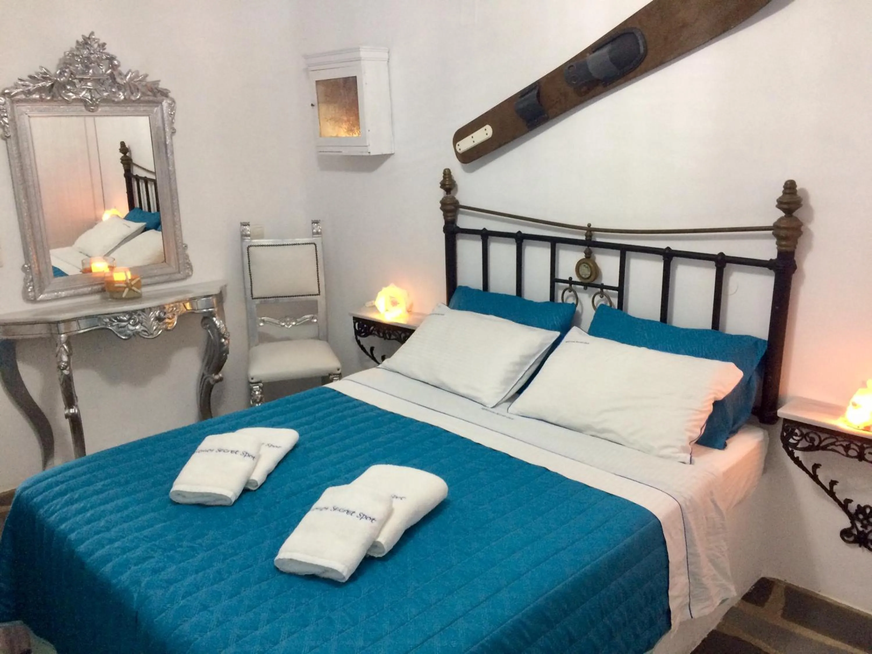 Photo of the whole room, Bed in Mykonos Secret Spot