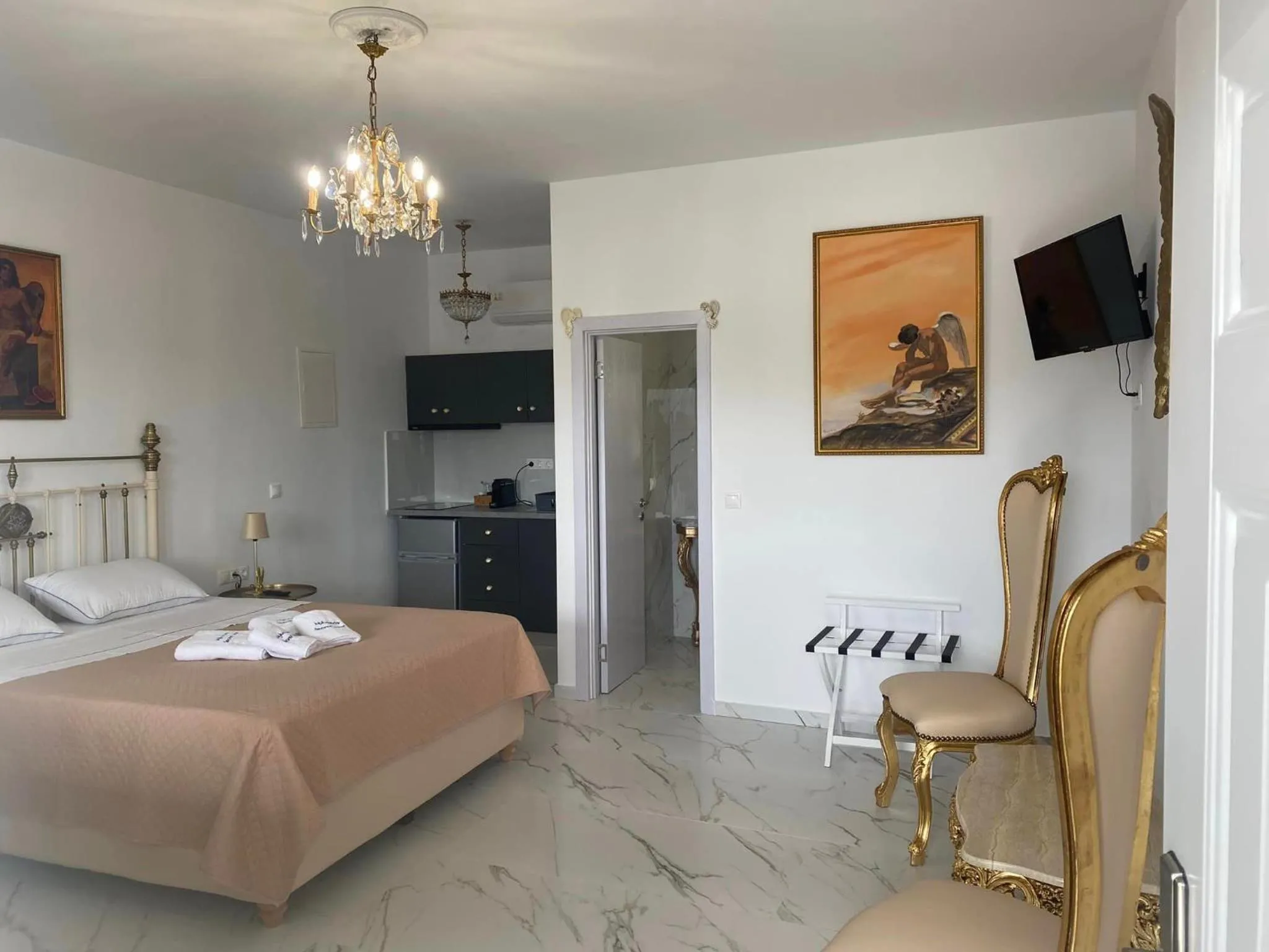 Photo of the whole room, Bed in Mykonos Secret Spot