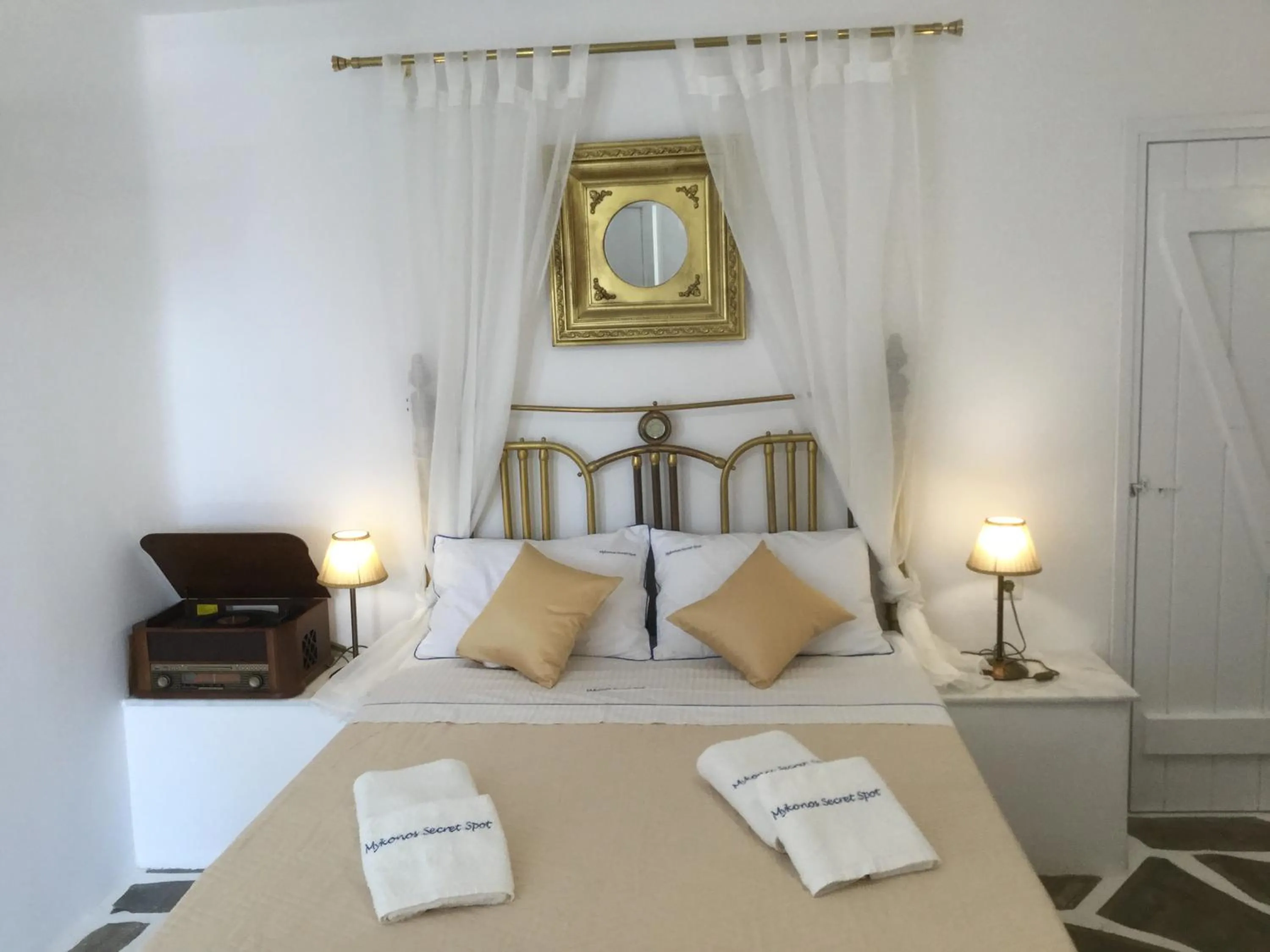 Bed in Mykonos Secret Spot