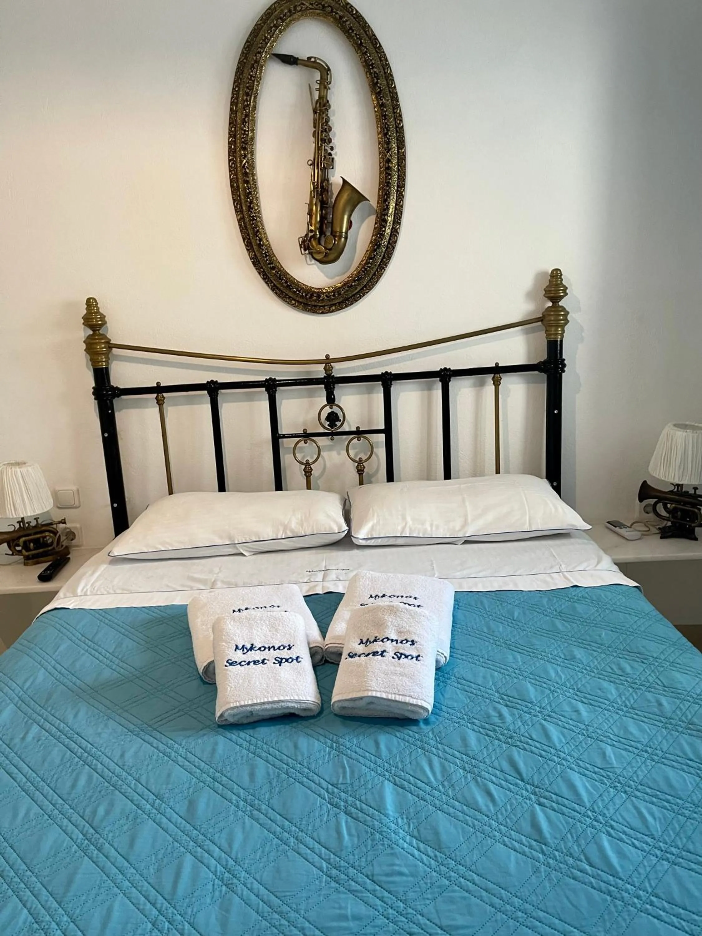 Bedroom, Bed in Mykonos Secret Spot