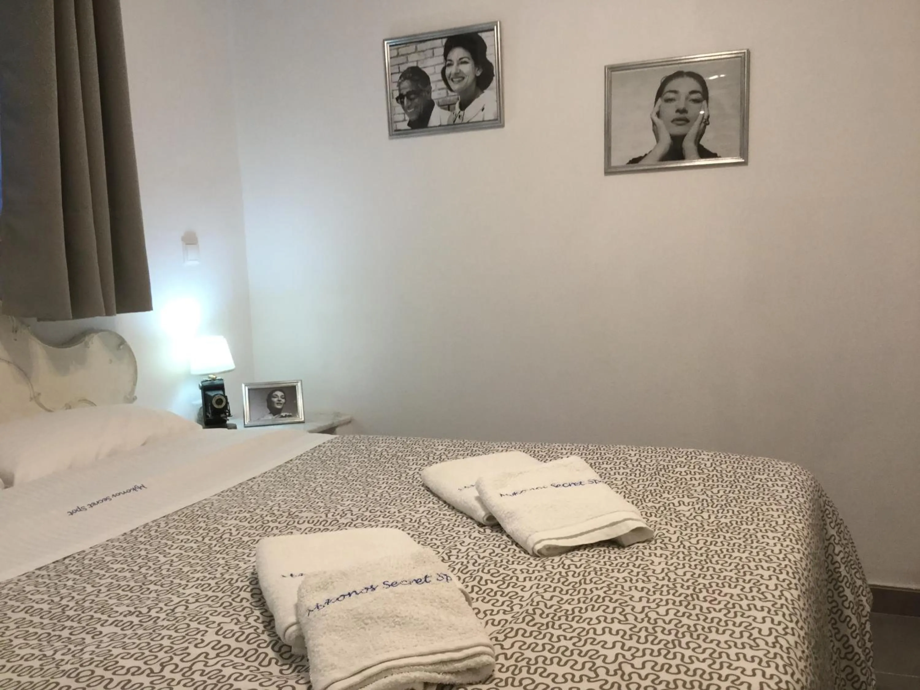 Photo of the whole room, Bed in Mykonos Secret Spot