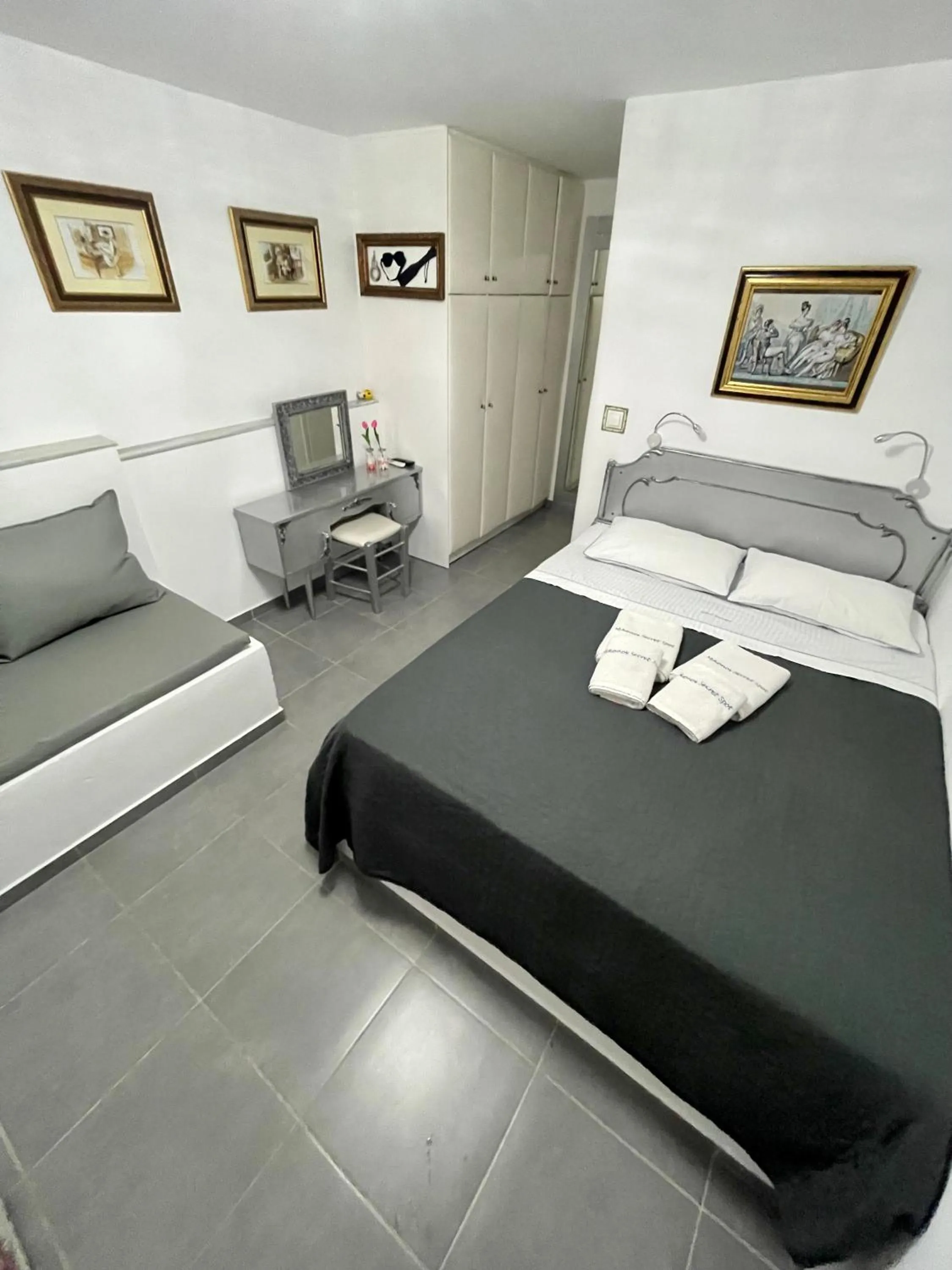 Bed in Mykonos Secret Spot
