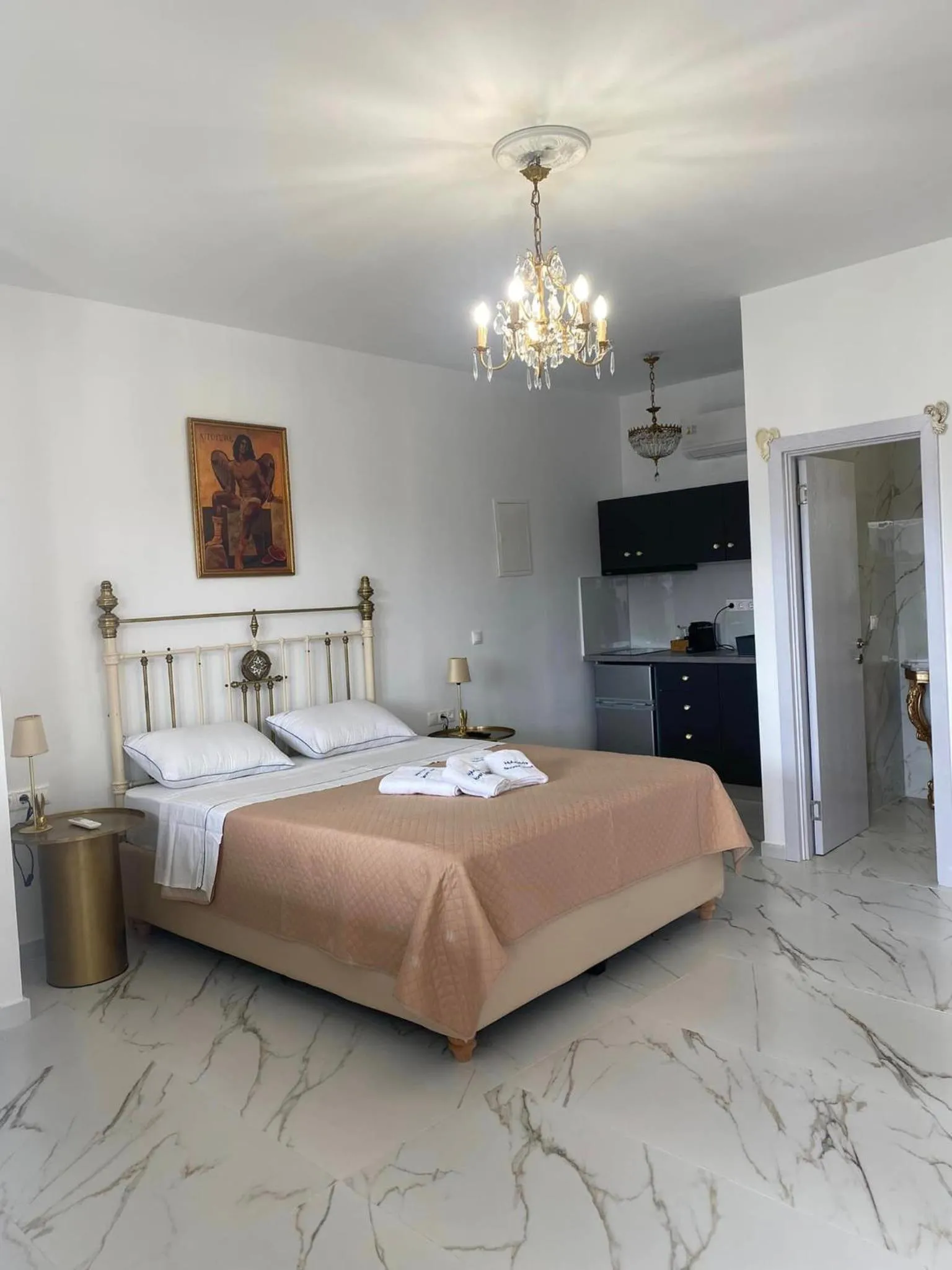 Photo of the whole room, Bed in Mykonos Secret Spot