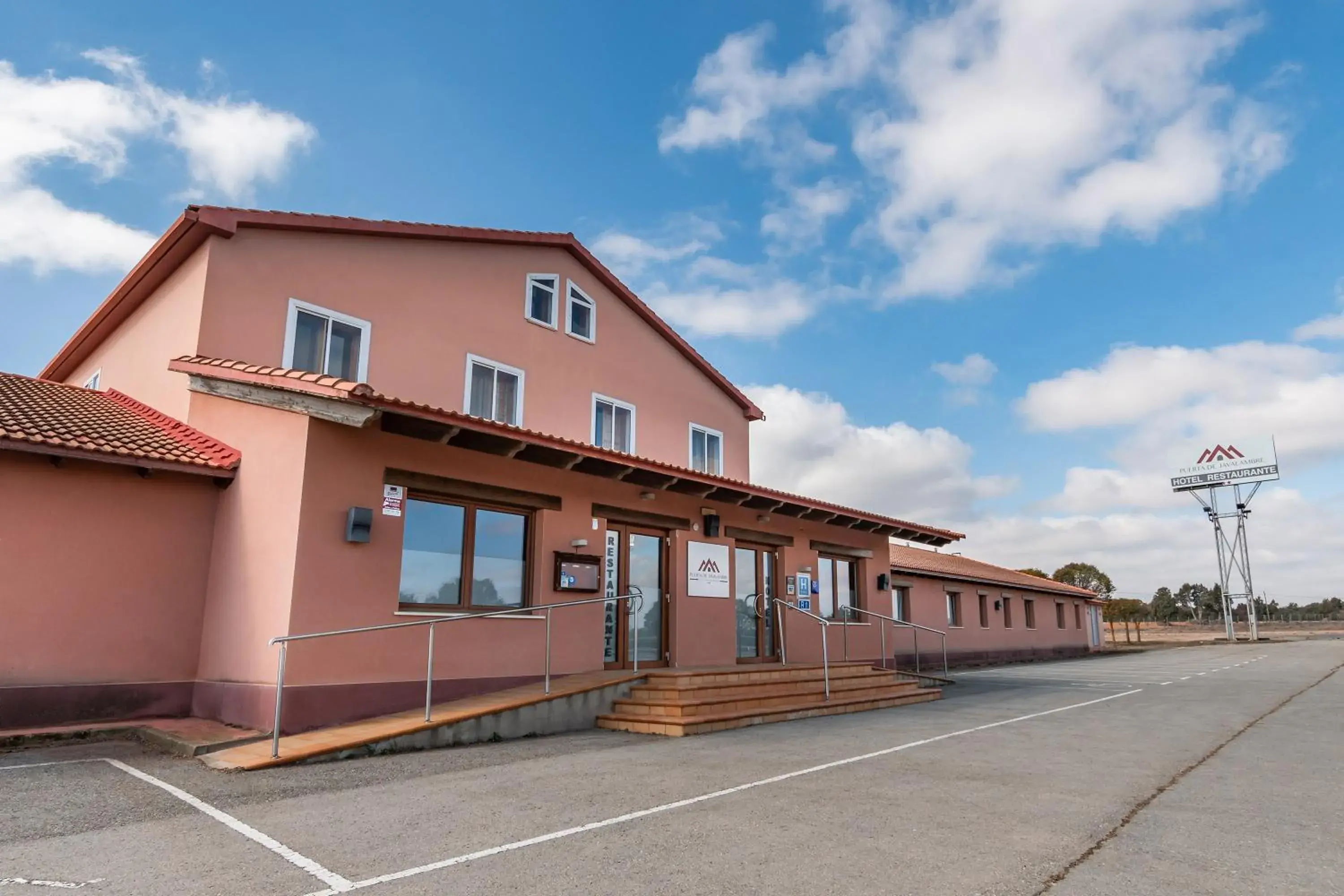 Facade/entrance in Hotel Puerta de Javalambre Facade/entrance in Hotel Puerta de Javalambre