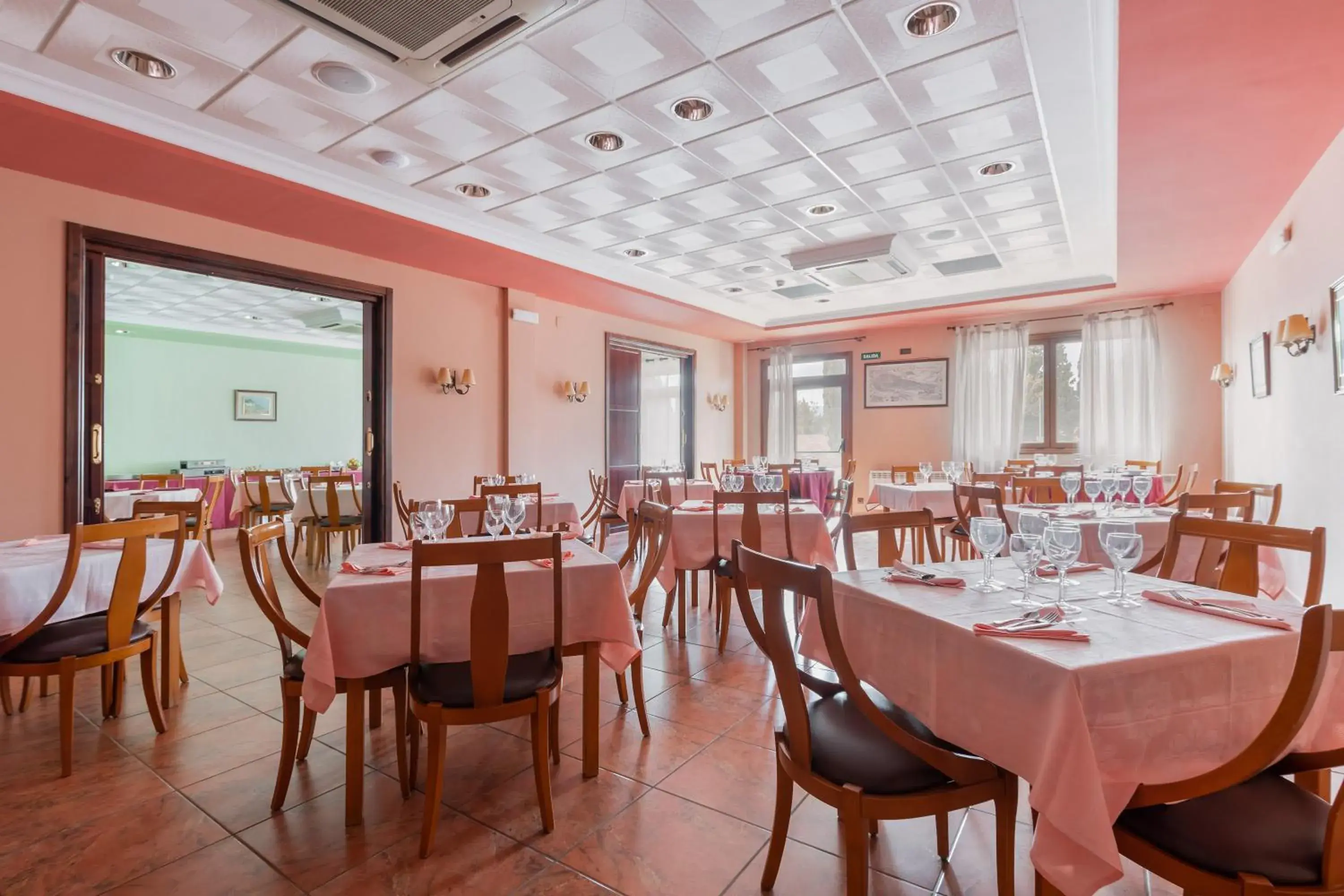 Restaurant/places to eat in Hotel Puerta de Javalambre Restaurant/places to eat in Hotel Puerta de Javalambre