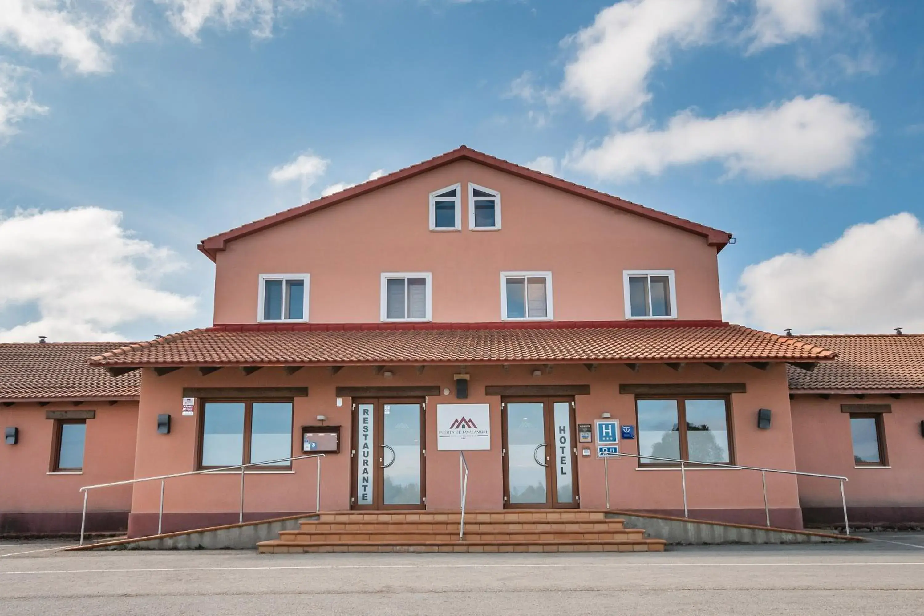 Property building in Hotel Puerta de Javalambre Property building in Hotel Puerta de Javalambre