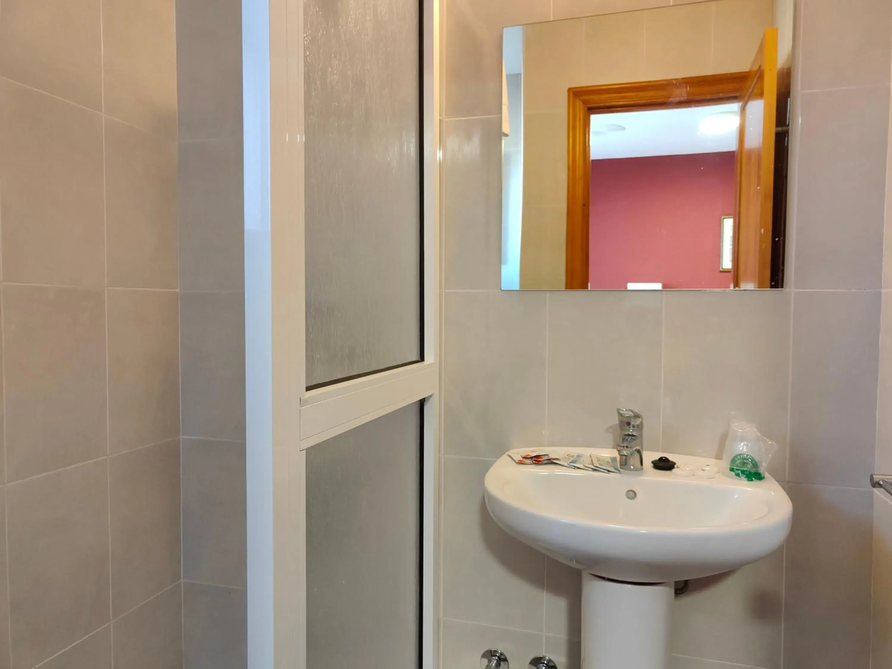 Bathroom in Hotel Puerta de Javalambre Bathroom in Hotel Puerta de Javalambre