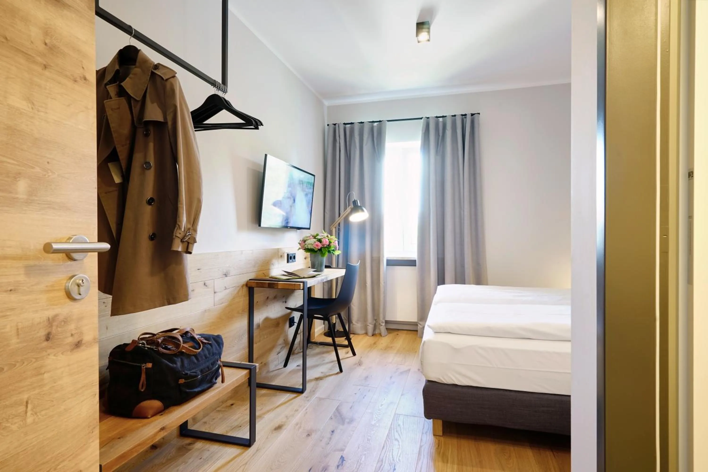 Photo of the whole room, Bed in Gasthof Neuwirt Unterföhring