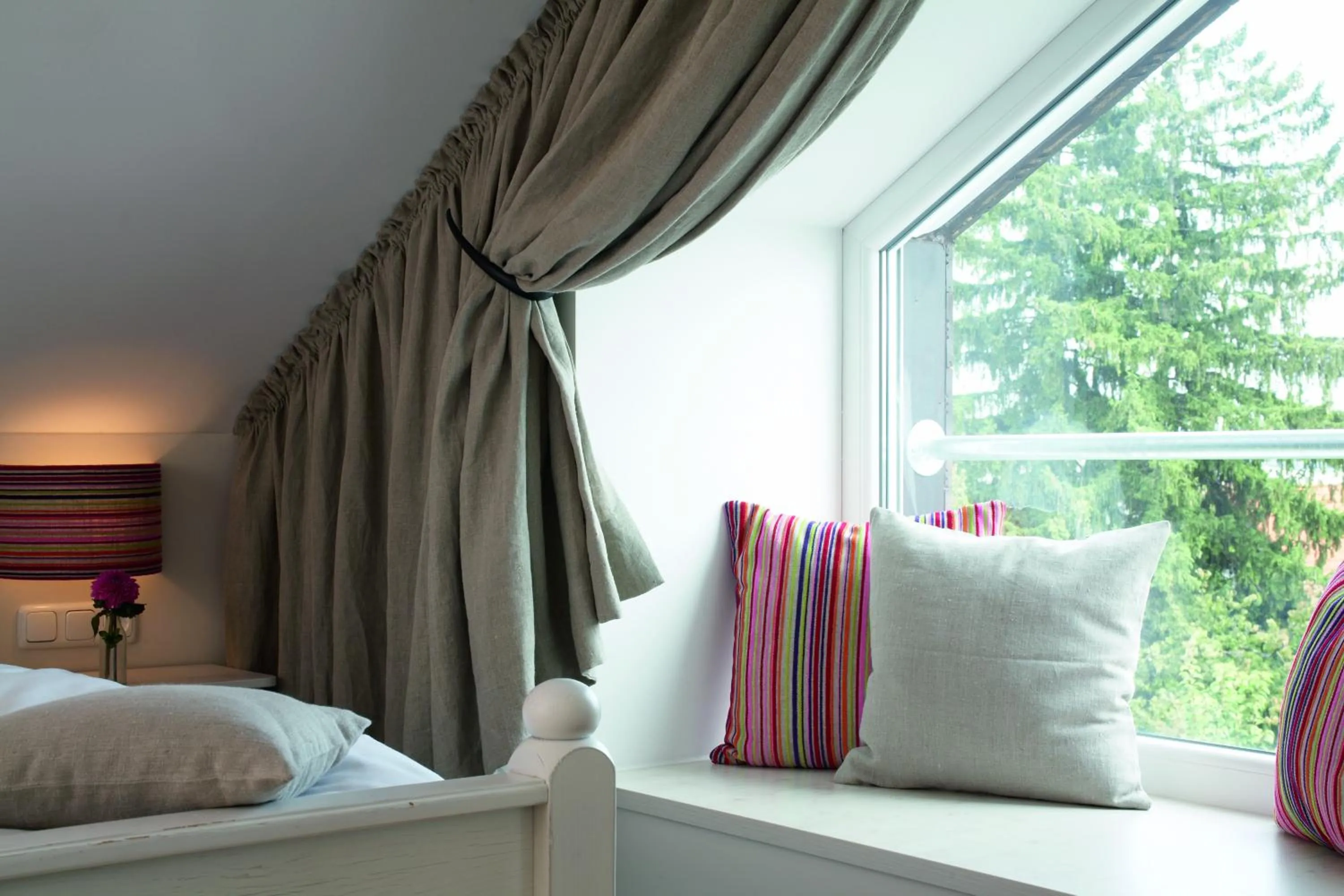 Seating area, Bed in Gasthof Neuwirt Unterföhring