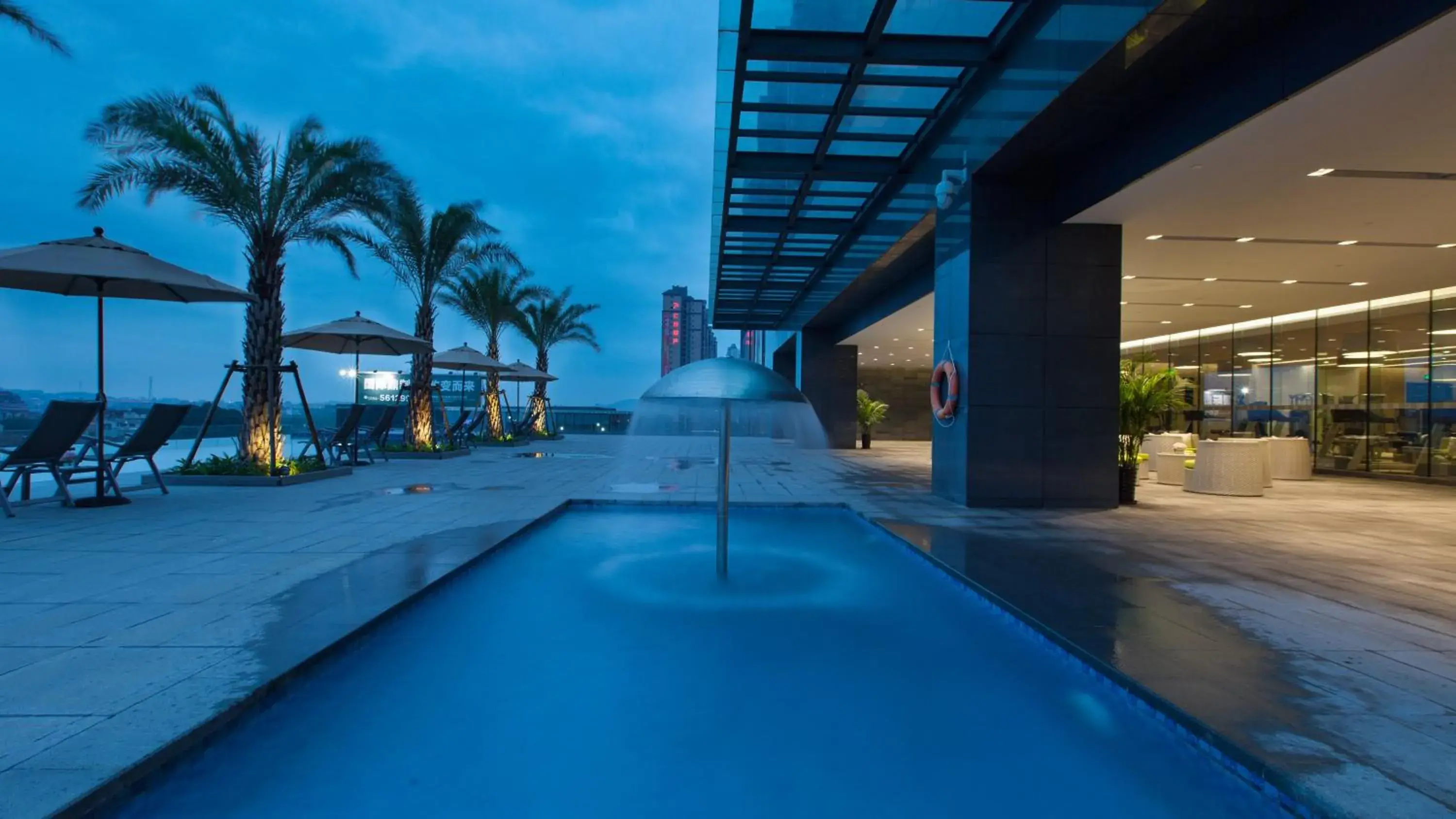 Swimming pool in Holiday Inn Putian Xiuyu by IHG Swimming pool in Holiday Inn Putian Xiuyu by IHG