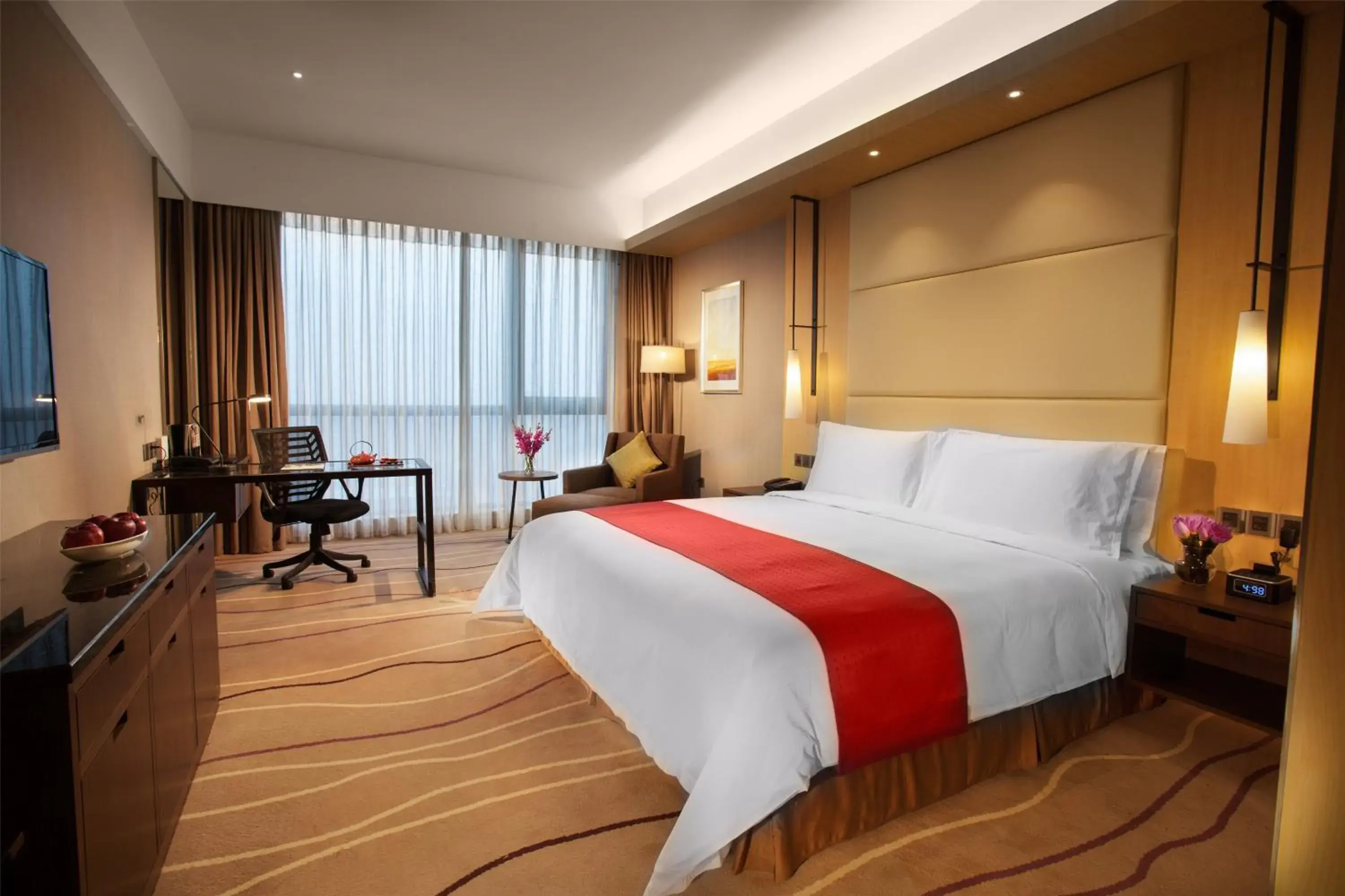Standard King Room - High Floor/Lounge Access in Holiday Inn Putian Xiuyu by IHG Standard King Room - High Floor/Lounge Access in Holiday Inn Putian Xiuyu by IHG