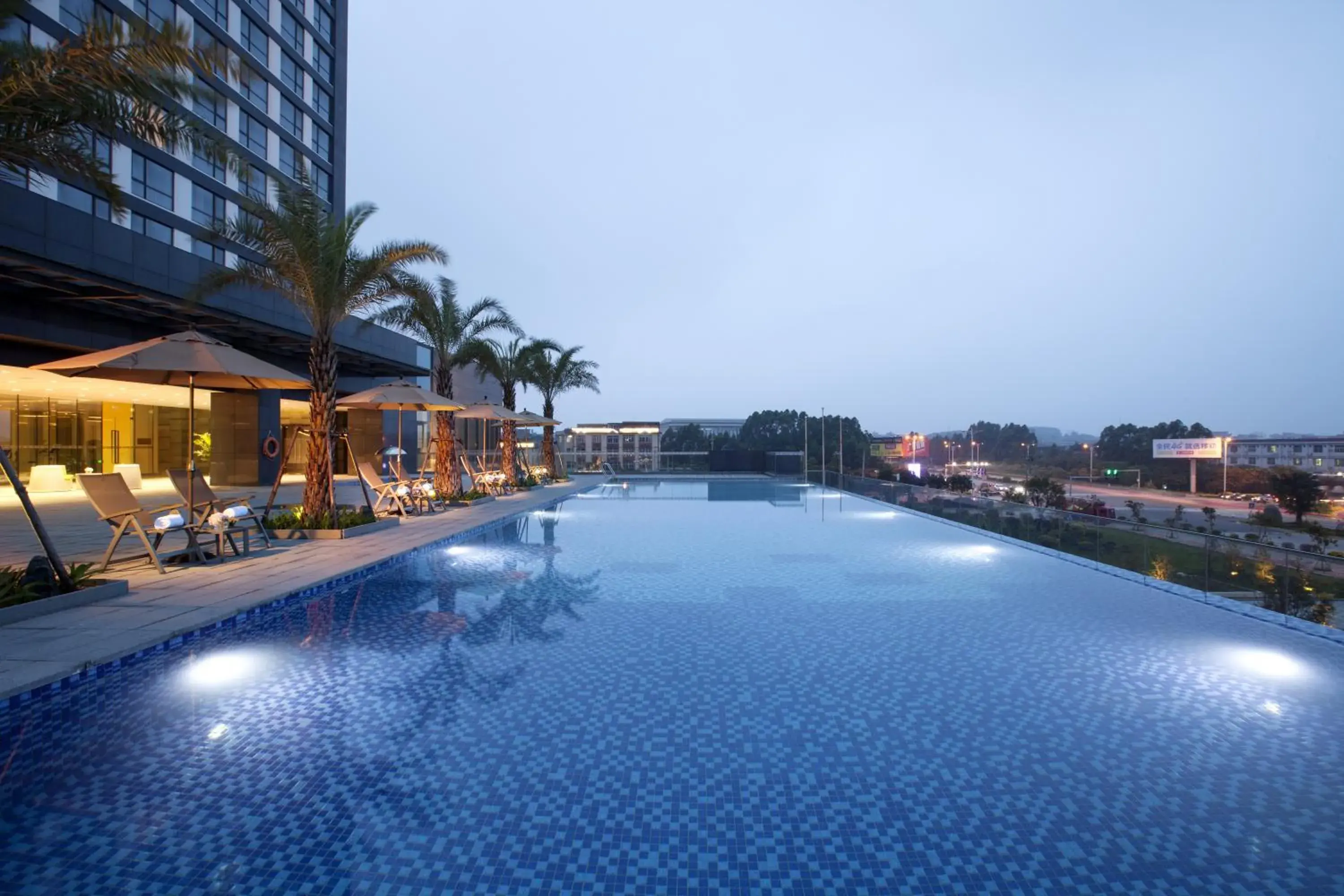 Swimming pool in Holiday Inn Putian Xiuyu by IHG Swimming pool in Holiday Inn Putian Xiuyu by IHG