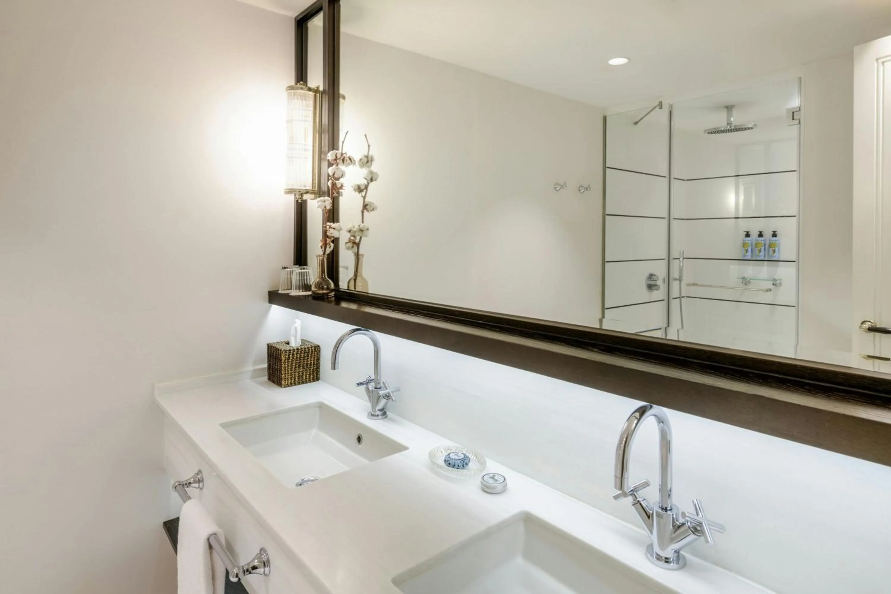 Photo of the whole room in Cotton House Hotel, Autograph Collection