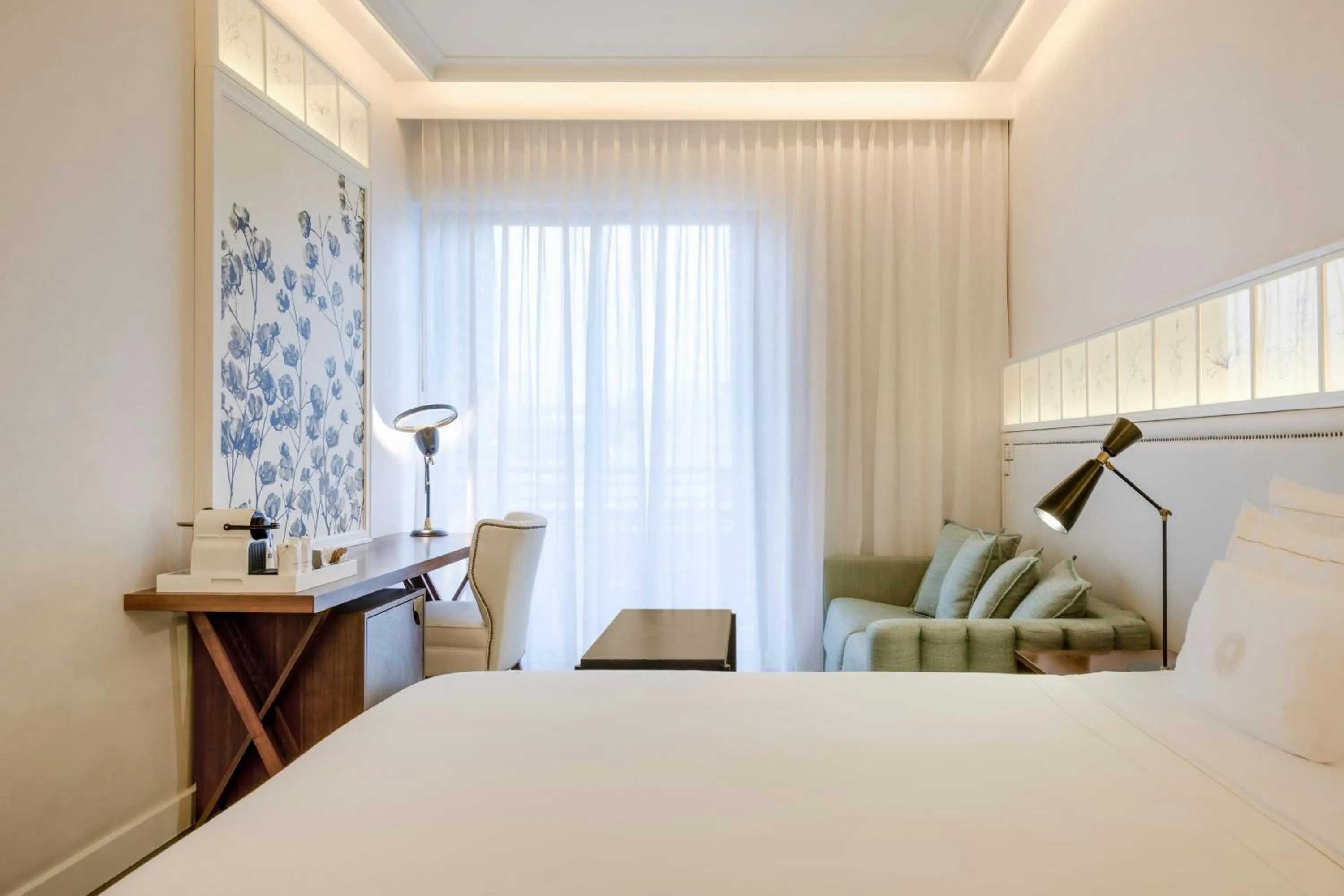 Photo of the whole room, Bed in Cotton House Hotel, Autograph Collection