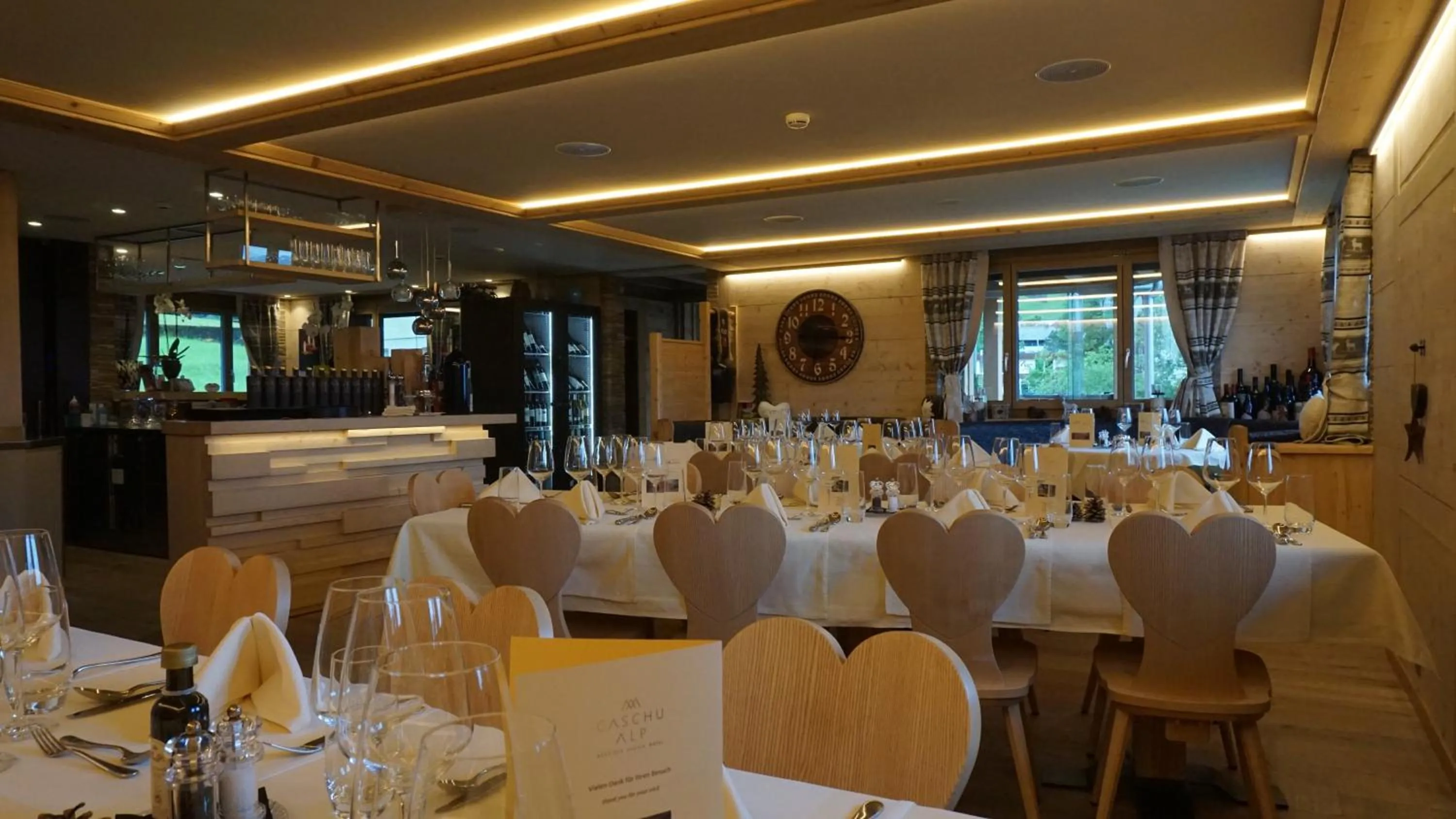 Restaurant/places to eat in Caschu Alp Boutique Design Hotel Stoos - adults only