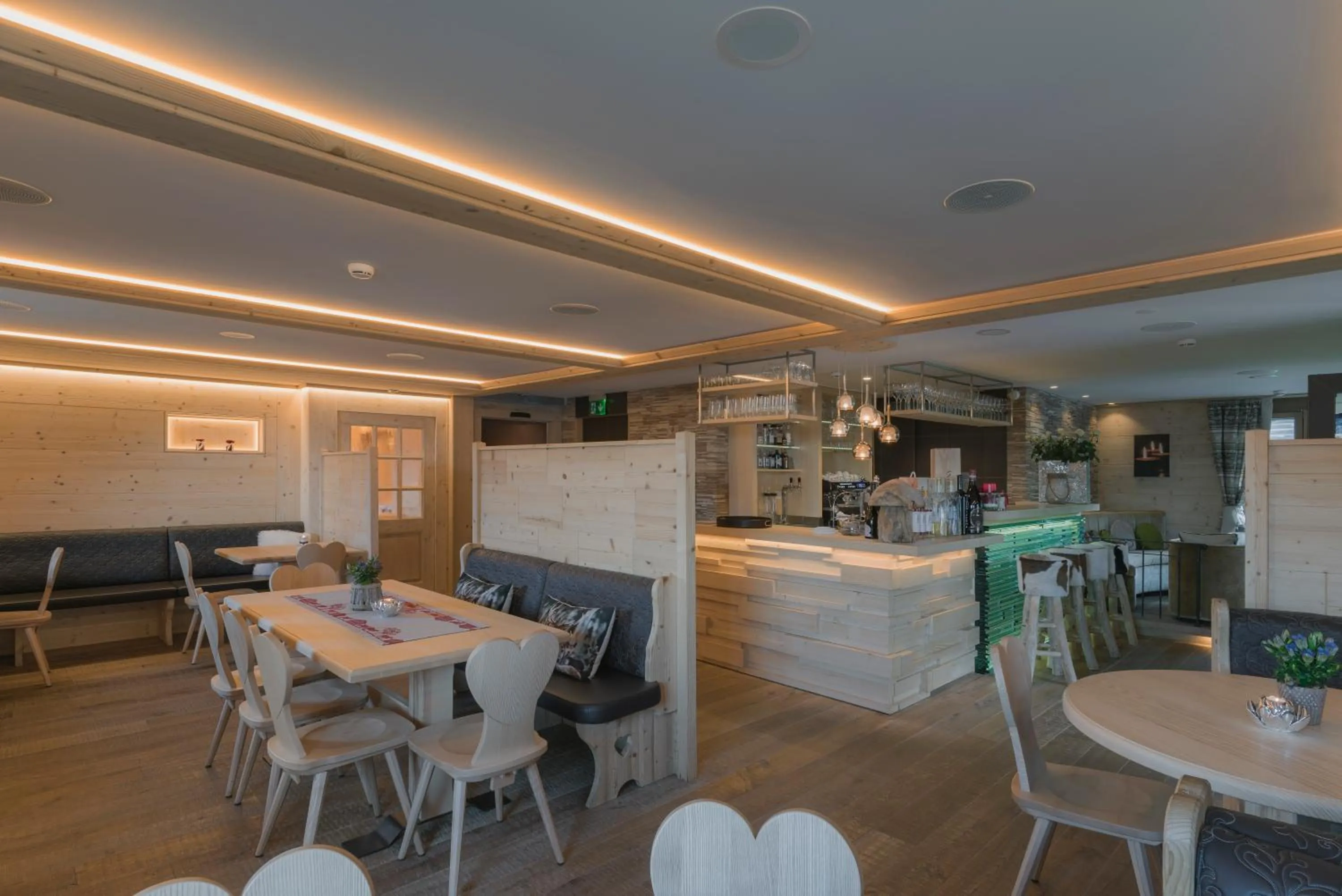 Restaurant/places to eat in Caschu Alp Boutique Design Hotel Stoos - adults only