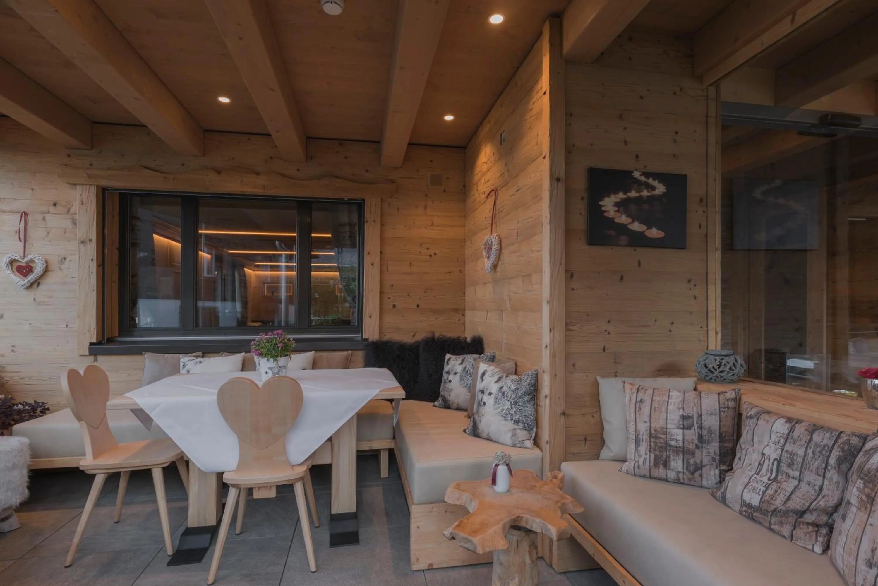 Restaurant/places to eat in Caschu Alp Boutique Design Hotel Stoos - adults only