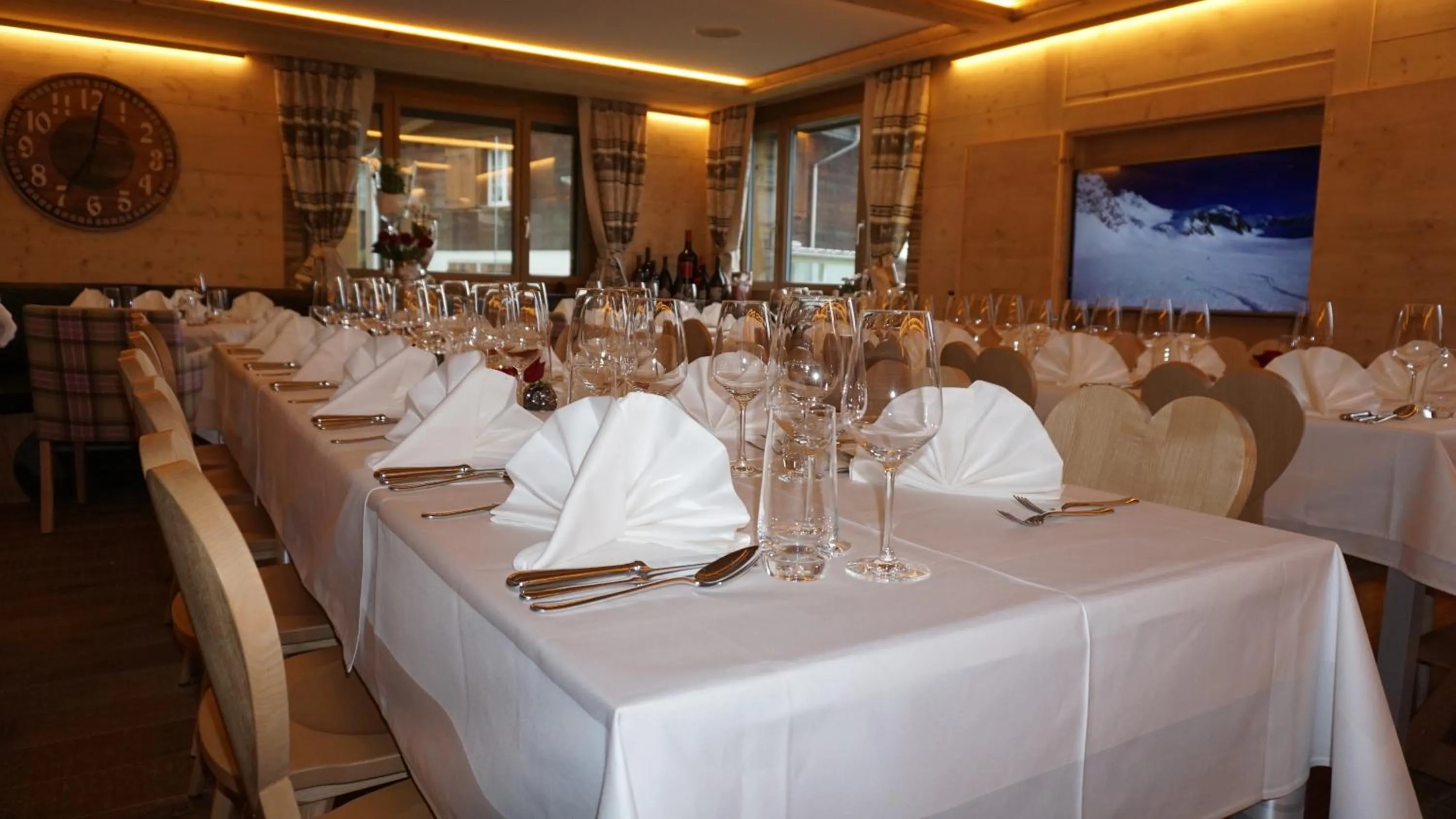 Restaurant/places to eat in Caschu Alp Boutique Design Hotel Stoos - adults only