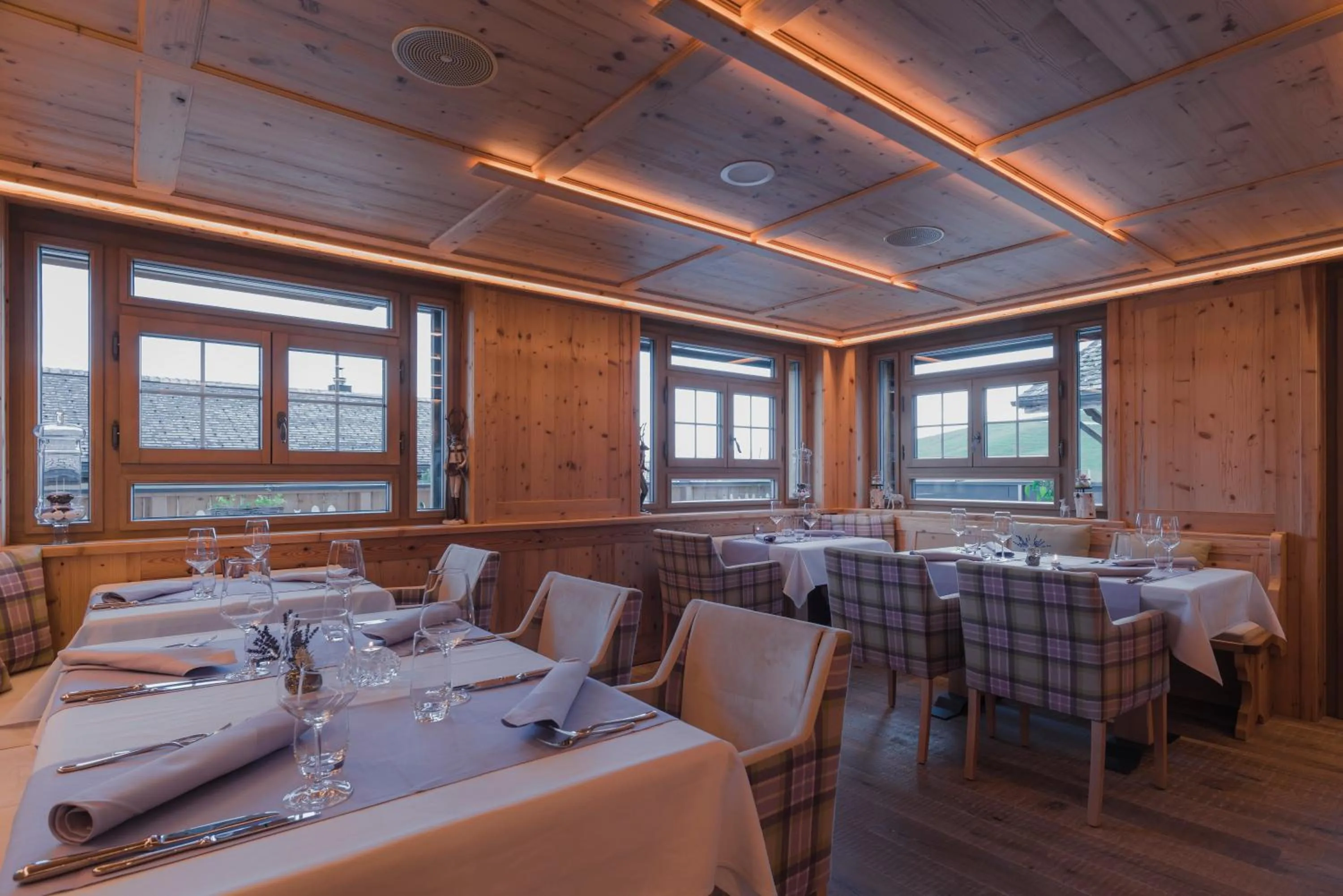 Restaurant/places to eat in Caschu Alp Boutique Design Hotel Stoos - adults only