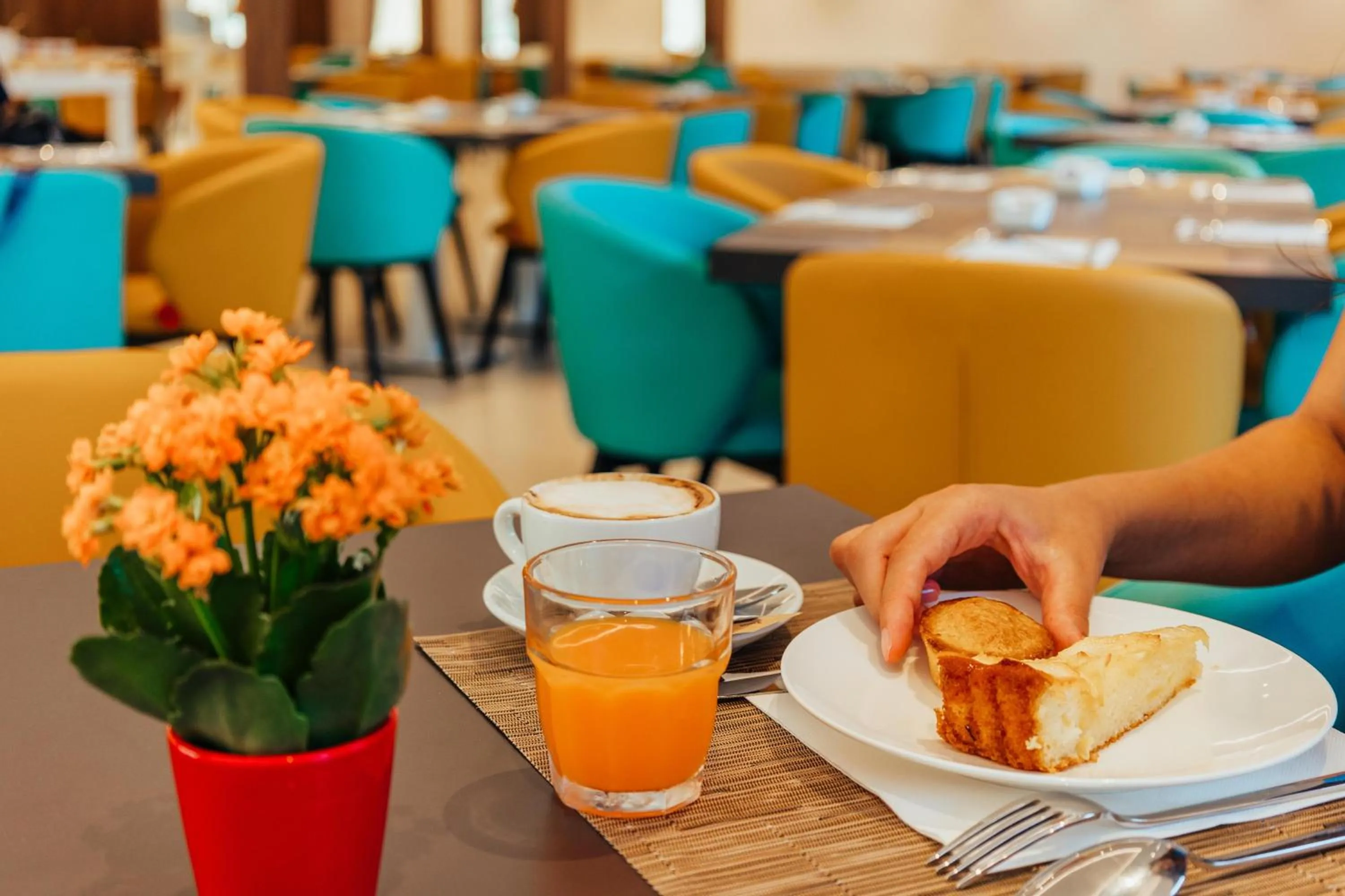 Restaurant/places to eat in Marelive - CDSHotels