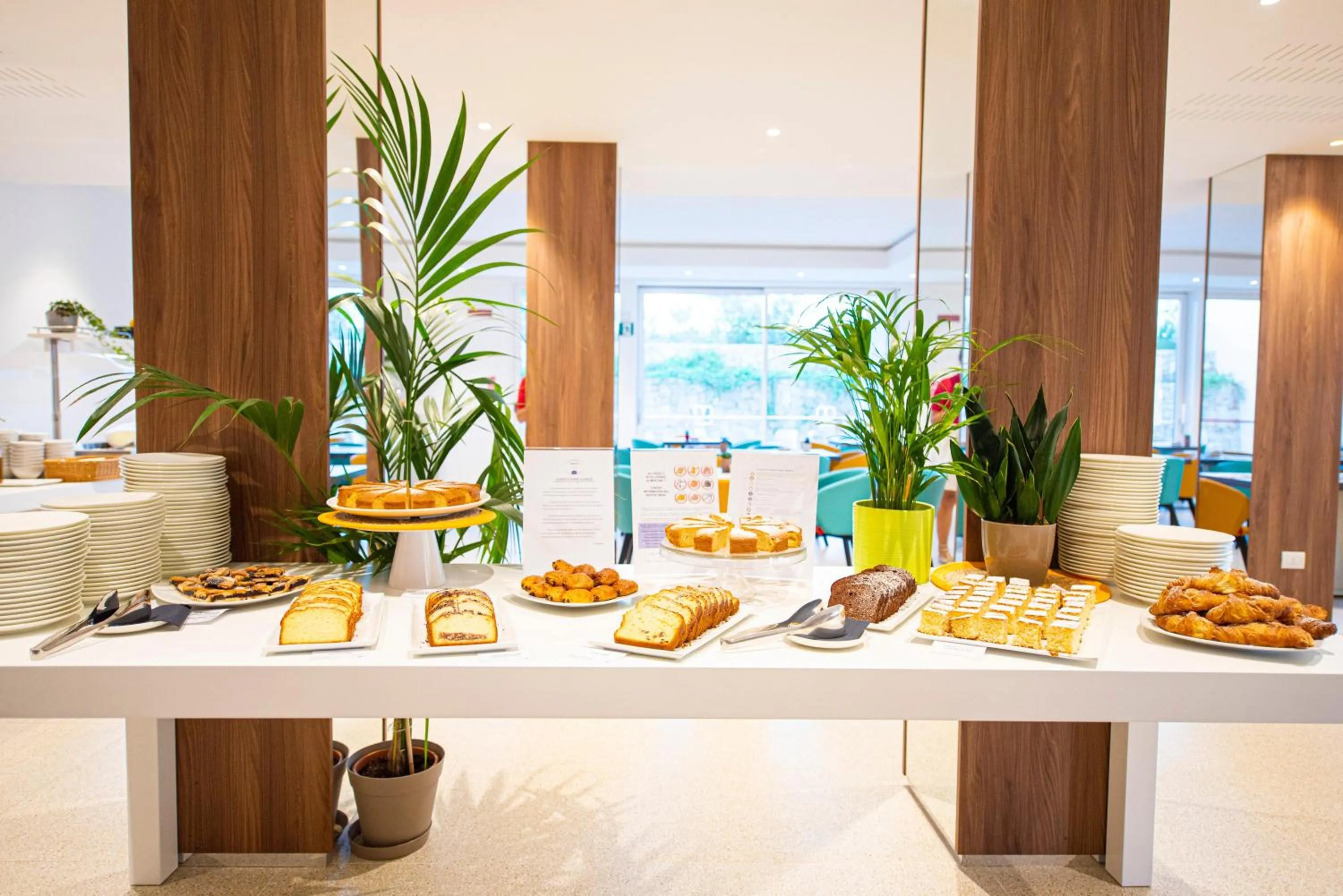 Restaurant/places to eat in Marelive - CDSHotels