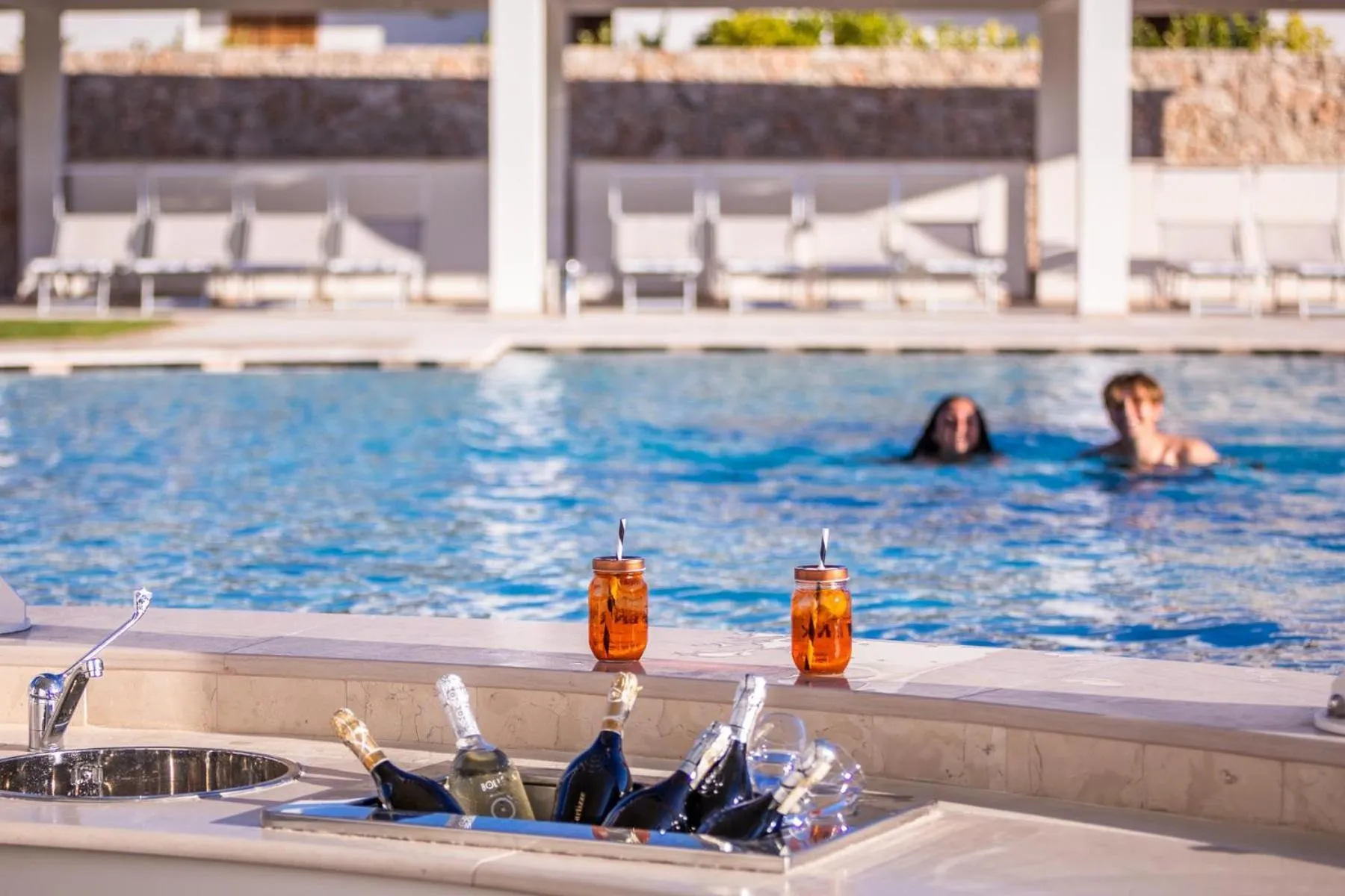 Swimming pool in Marelive - CDSHotels