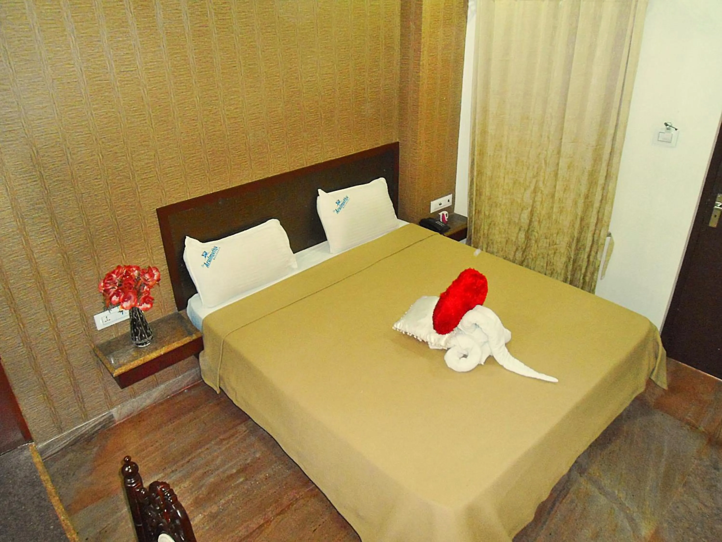 Bed in Sri ArulMuthu Residency