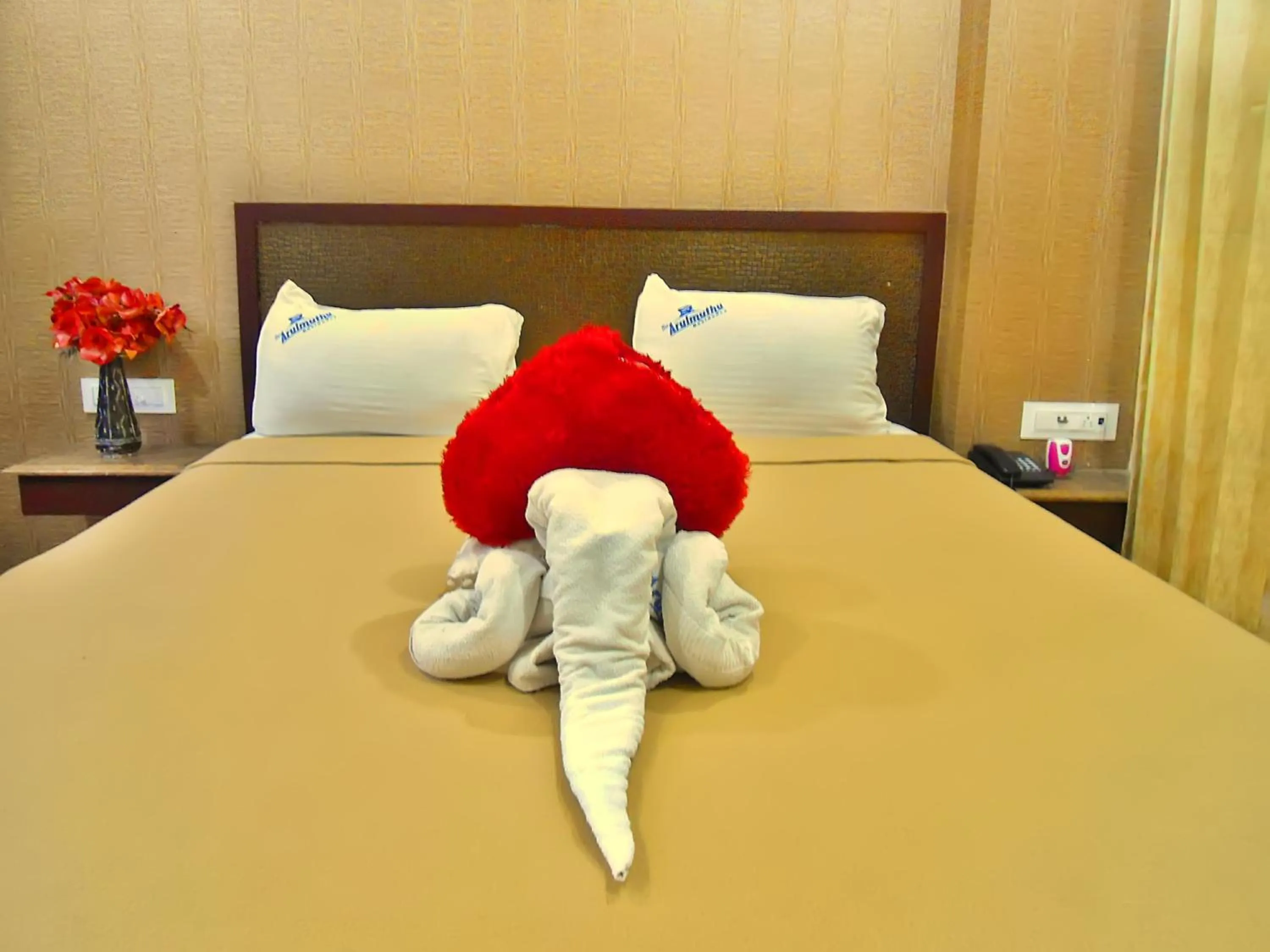 Bed in Sri ArulMuthu Residency