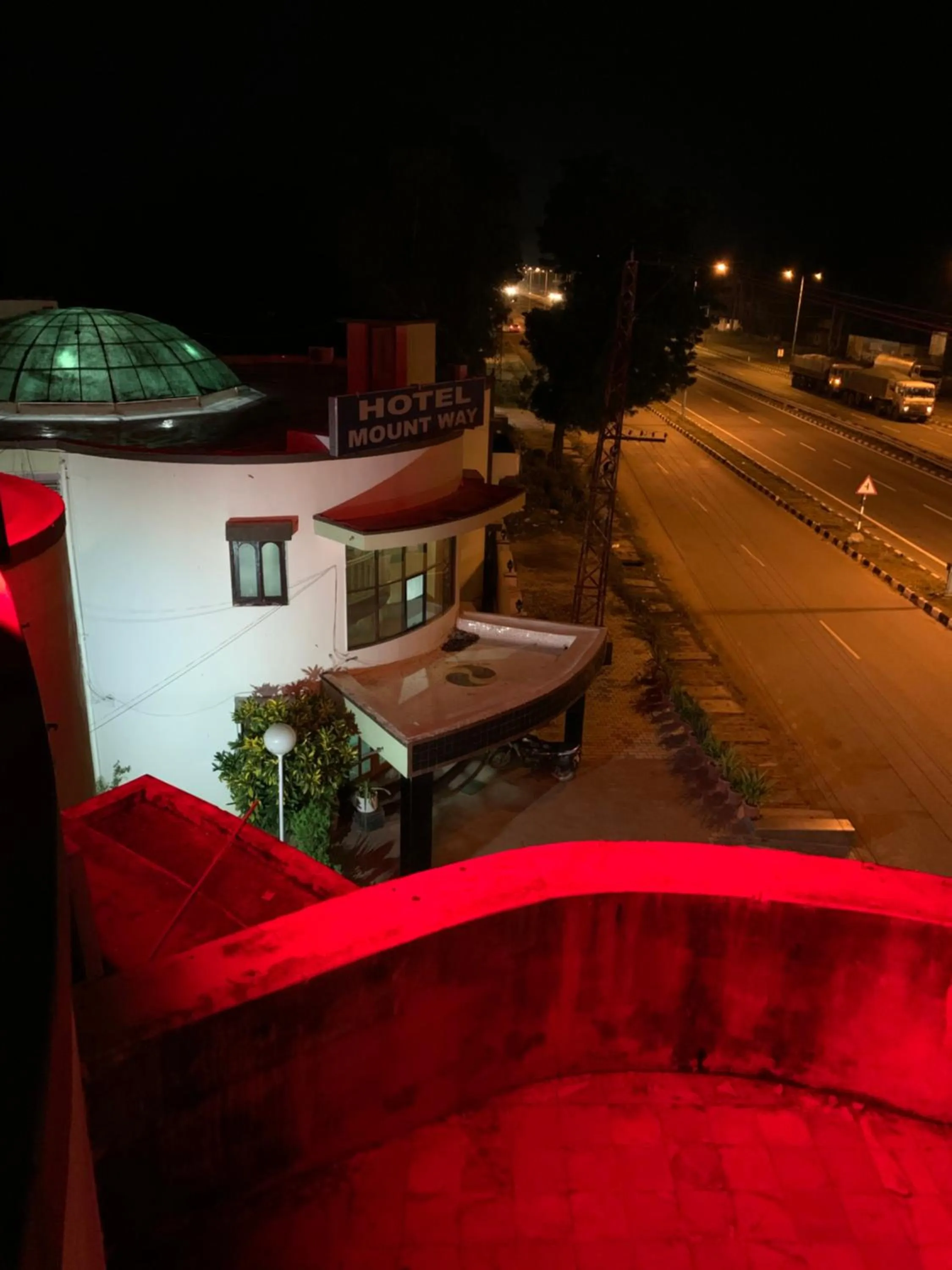 Facade/entrance in Hotel Mount Way