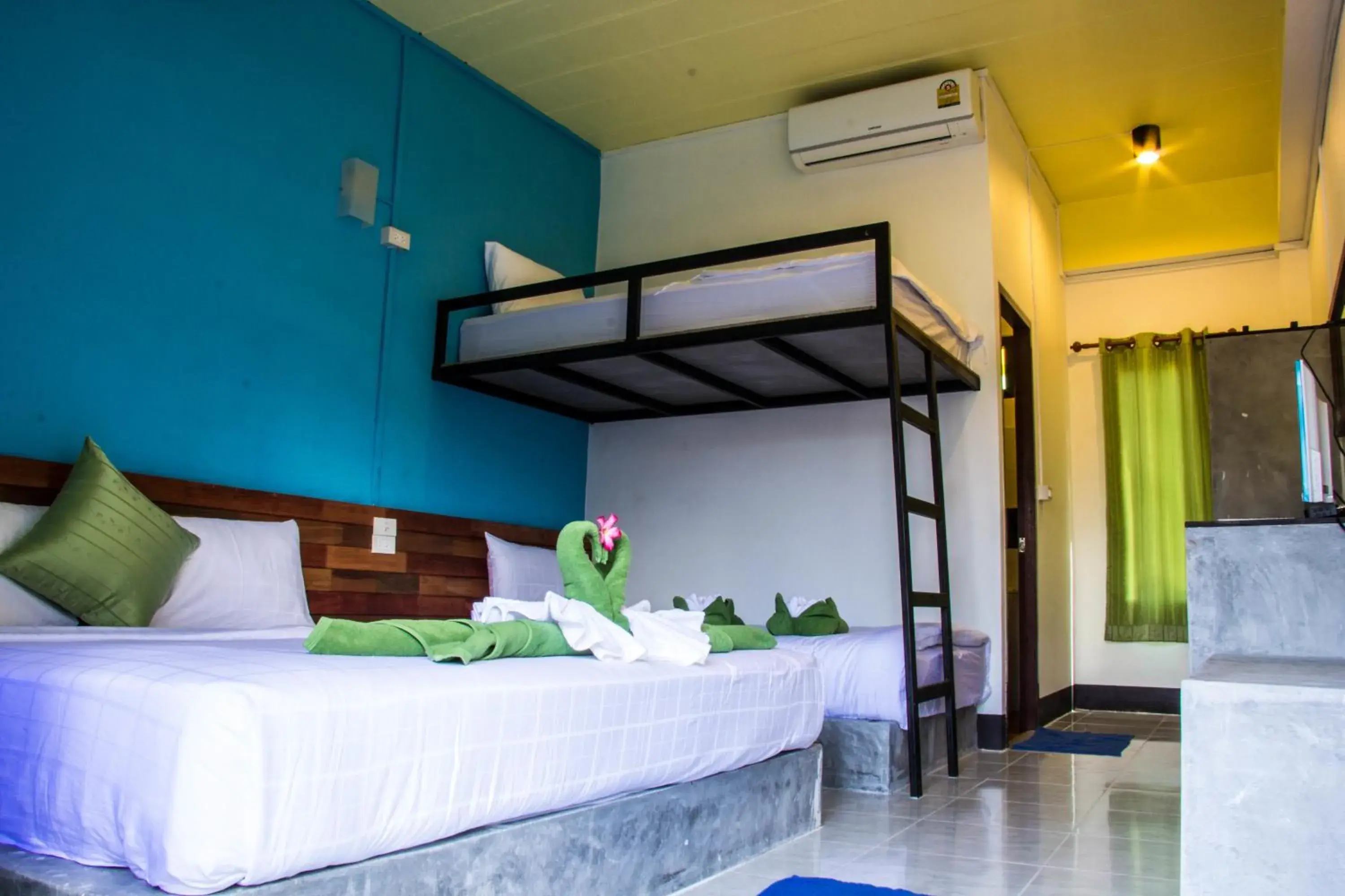 Standard Quadruple Room in Cha-Cha Hotel Standard Quadruple Room in Cha-Cha Hotel