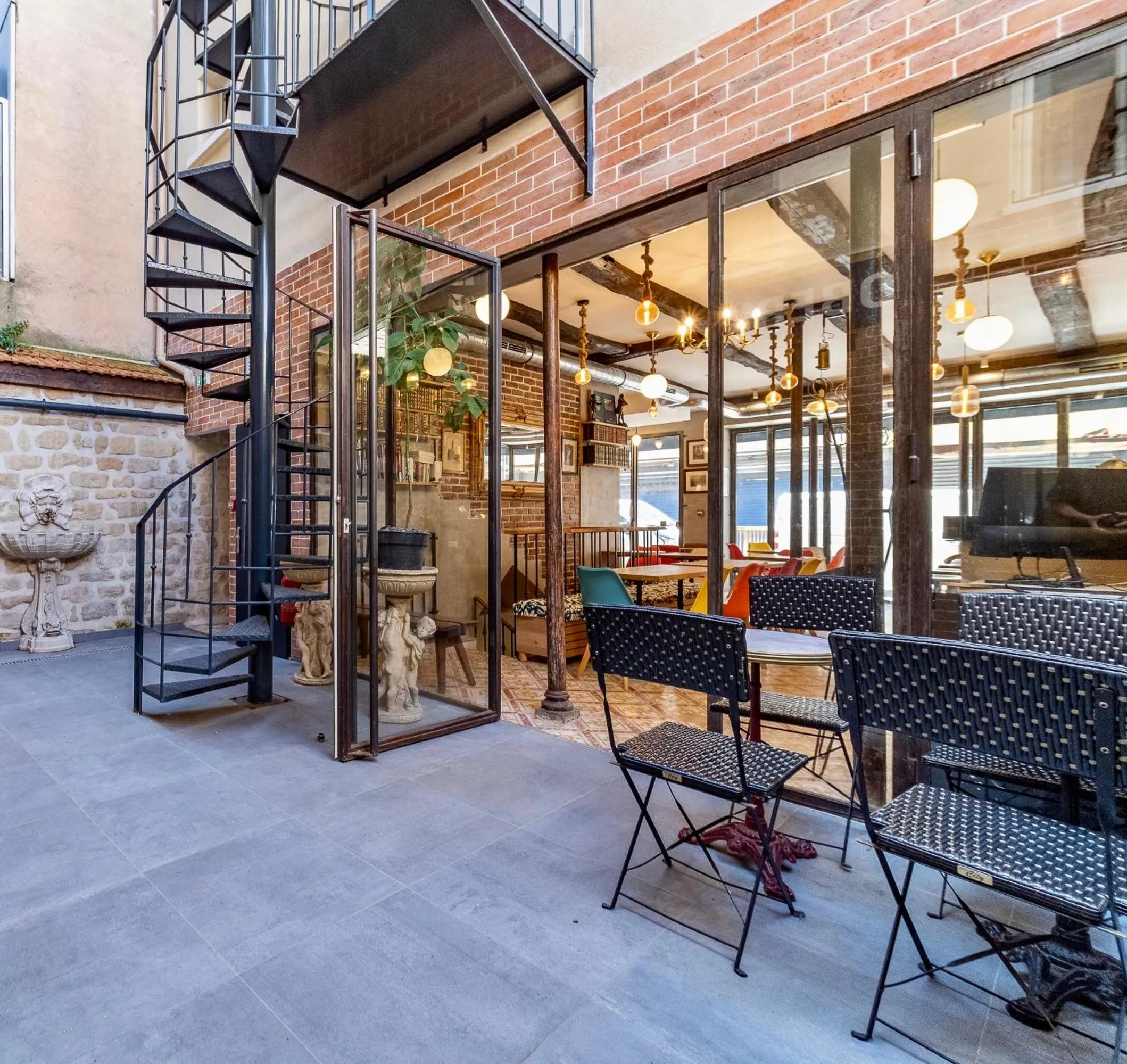 Patio in FRATERNiTY-HOTEL