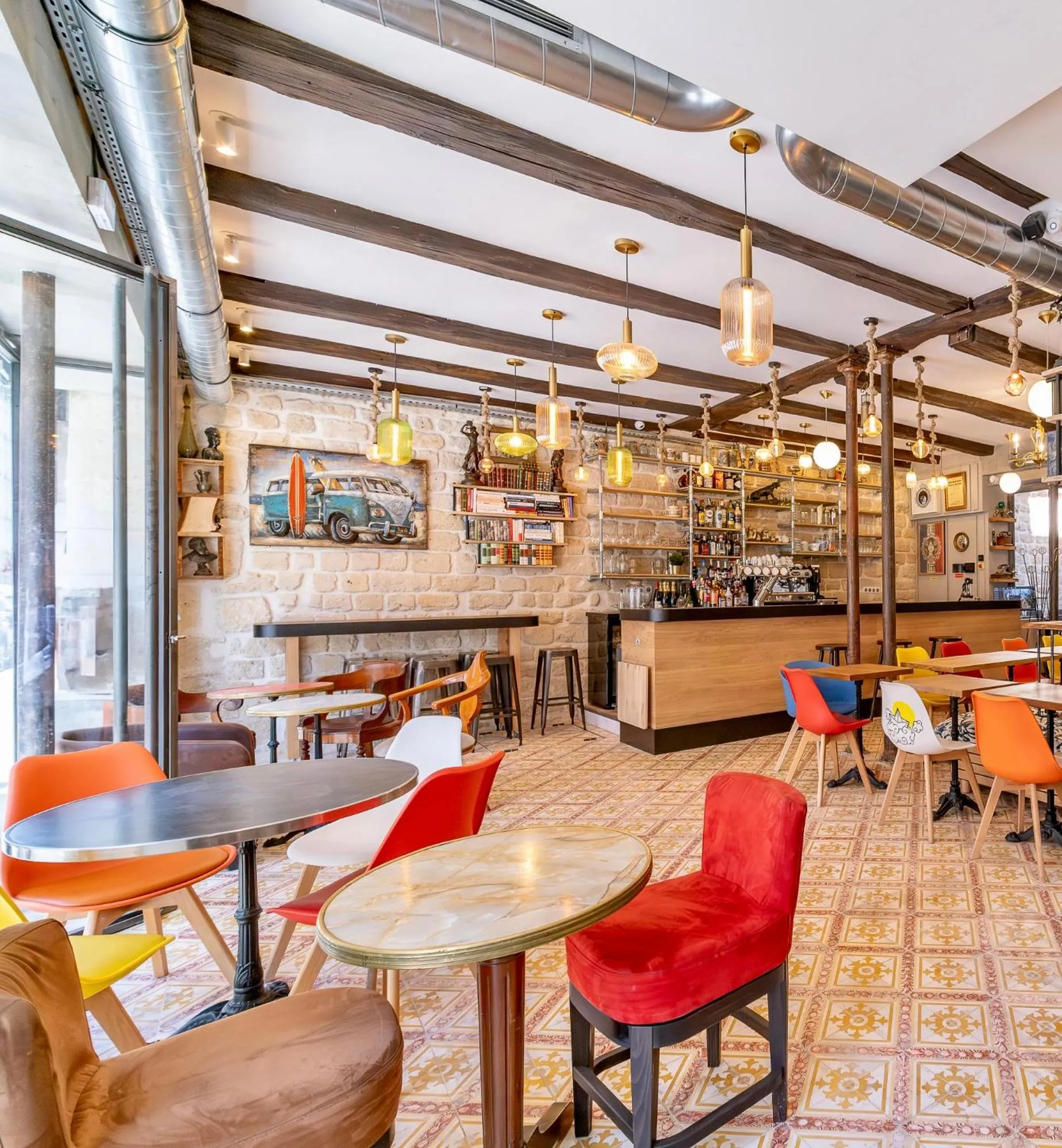 Restaurant/places to eat in FRATERNiTY-HOTEL