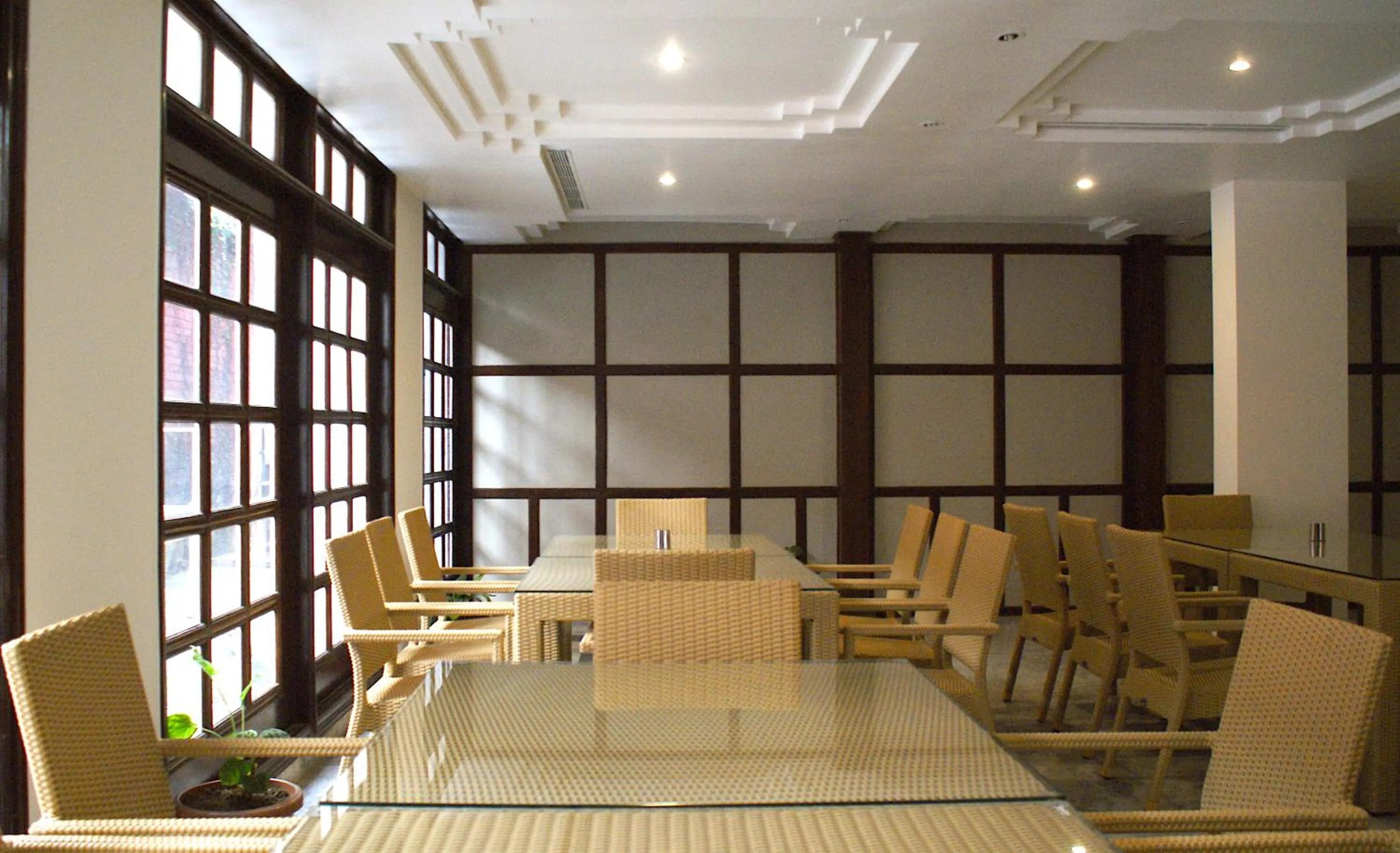 Restaurant/places to eat in Hotel Alpana