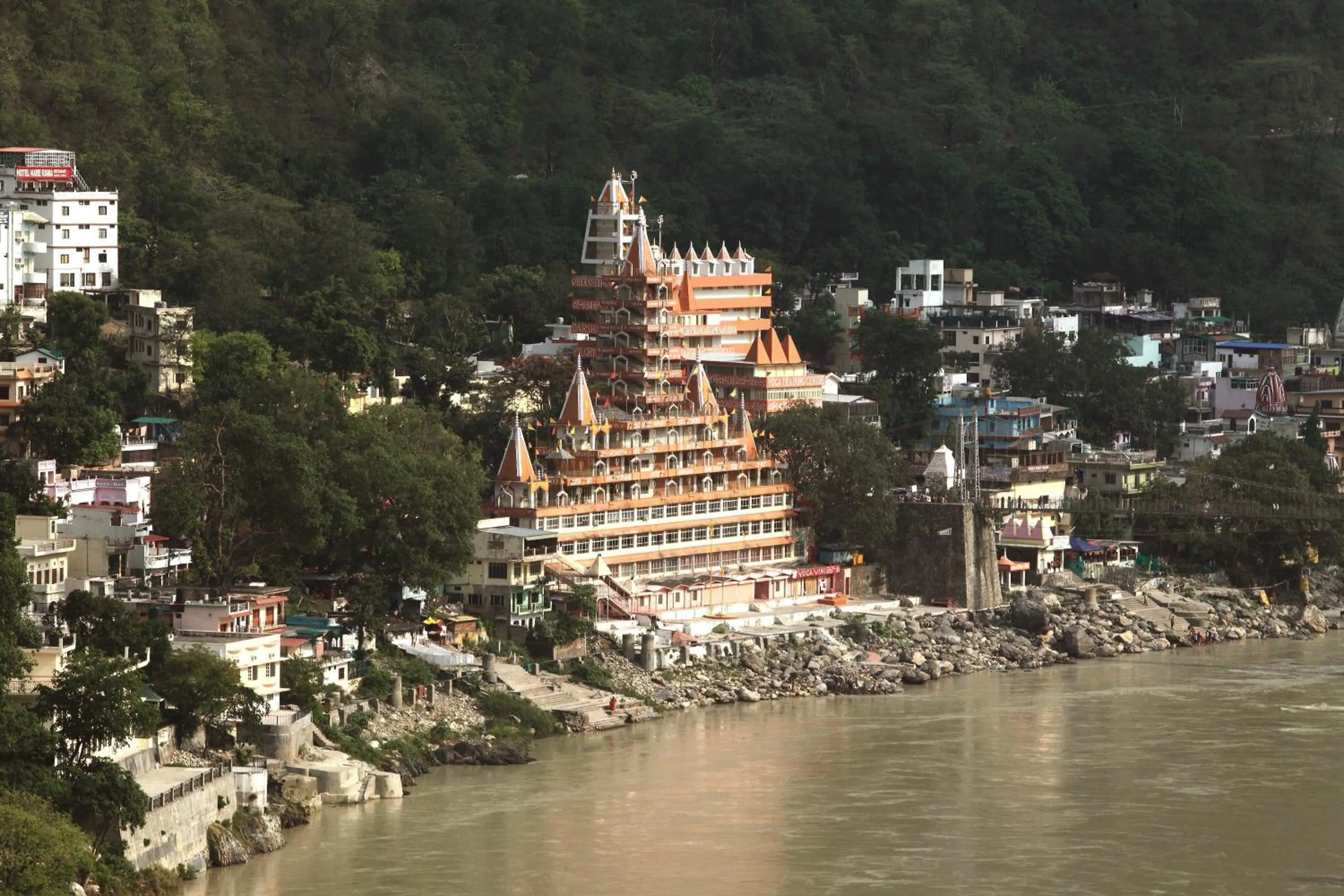 Area and facilities in Hotel Alpana